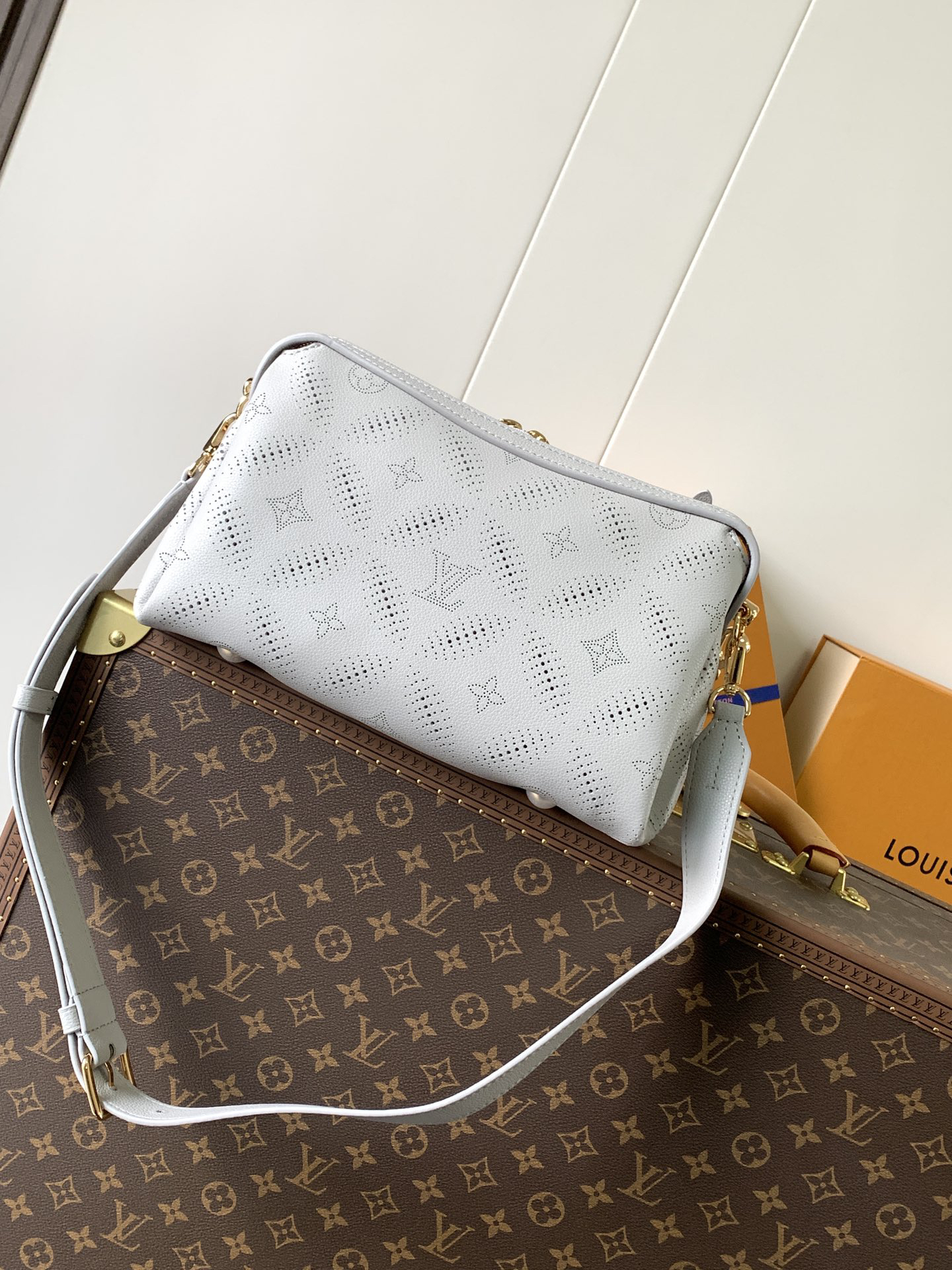 lv0238 Louis Vuitton M13157 Hand Wallet Small with Dynamic Code - Image 3