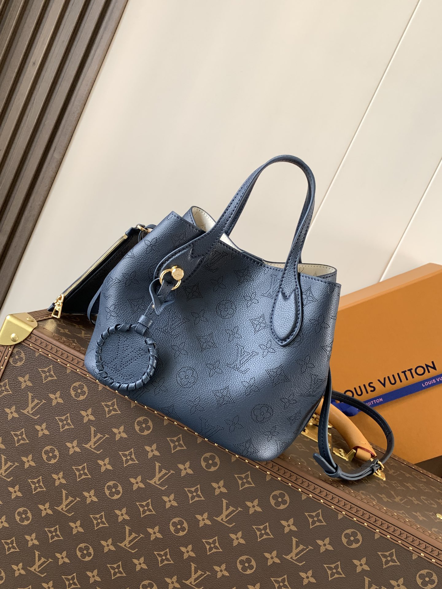 lv0239 Louis Vuitton M14317 Bl Top Handle Bag Small with Dynamic Code - Image 3