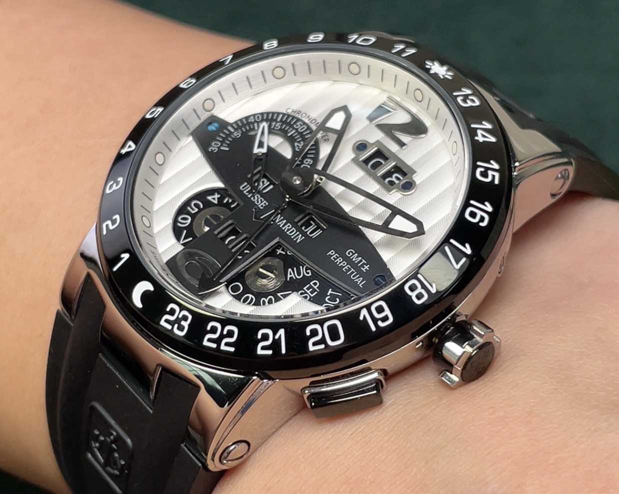 Classic Watch 44mm - watch2095 - Image 3