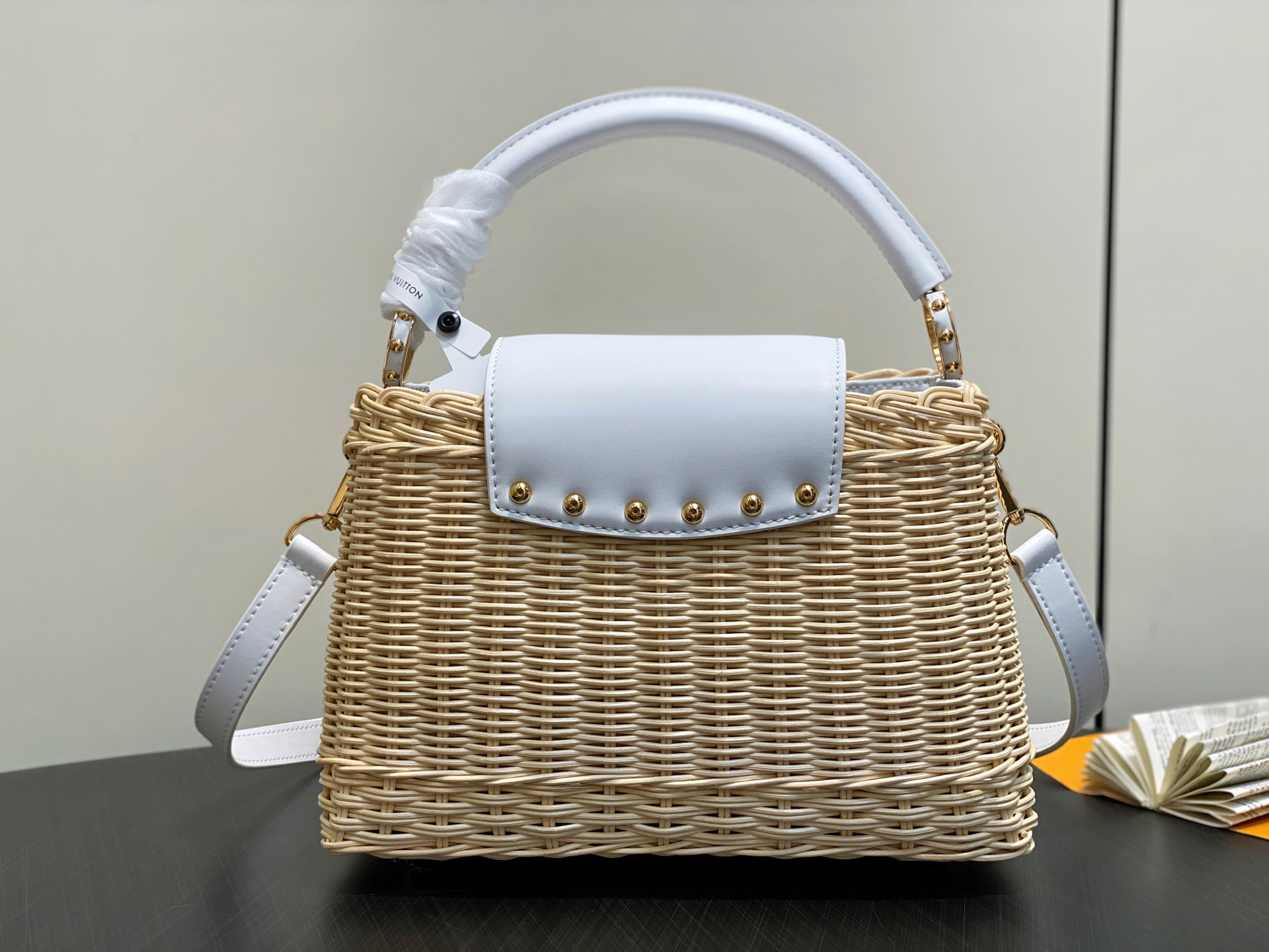 lv0332 Louis Vuitton M11617 M24976 M26005 M26025 cap Top Handle Bag Small - Image 3