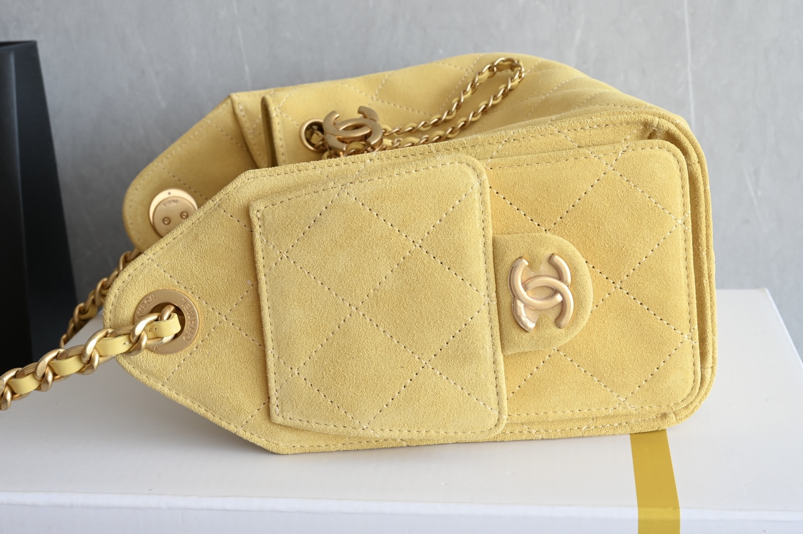 bag0079 Chanel 25 Bag Hobo Mini Yellow Gold Hardware - Image 4