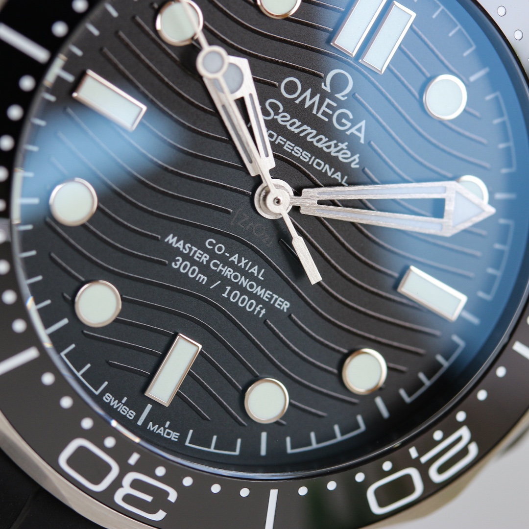 Omega Seamaster Black - watch0060 - Image 4