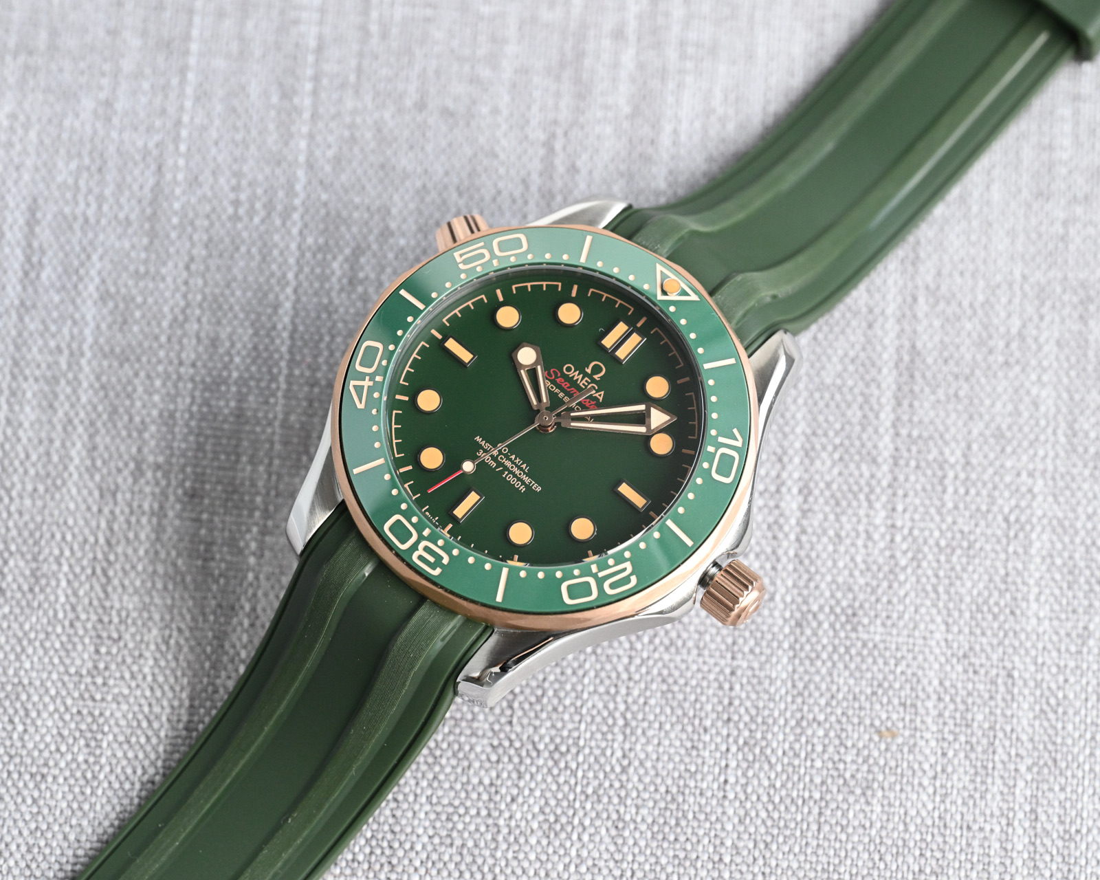 Omega Seamaster 42mm Silver - watch0104 - Image 4