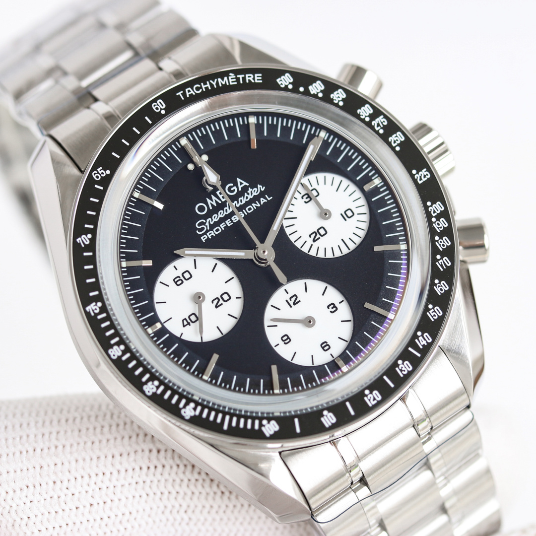 Omega Speedmaster 42mm Black / White - watch0118 - Image 4