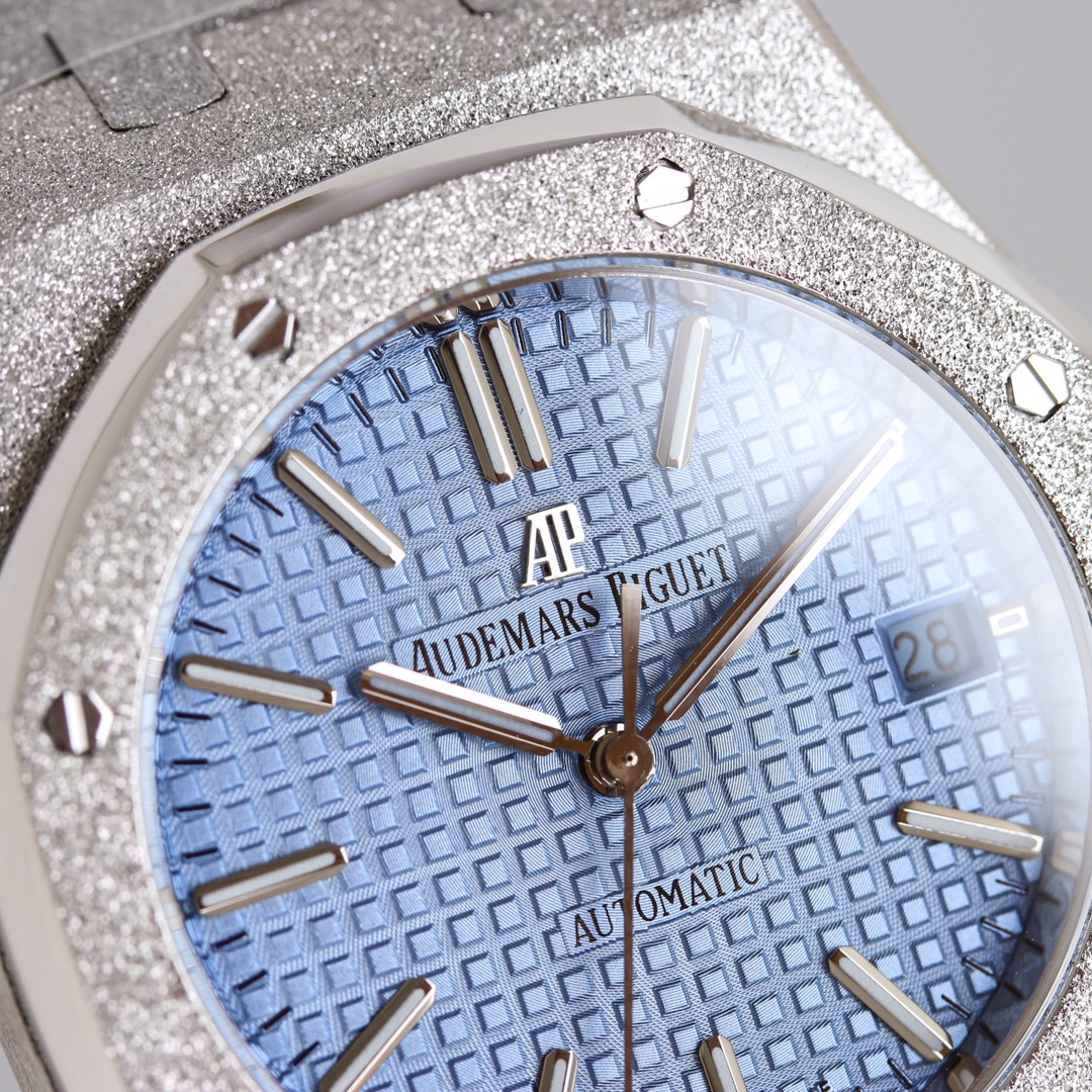 Audemars Piguet Royal Oak 37mm Rose Gold / Silver - watch0154 - Image 4