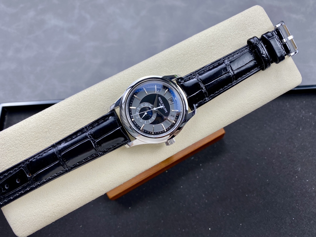 Patek Philippe Nautilus White / Gold - watch0336 - Image 4
