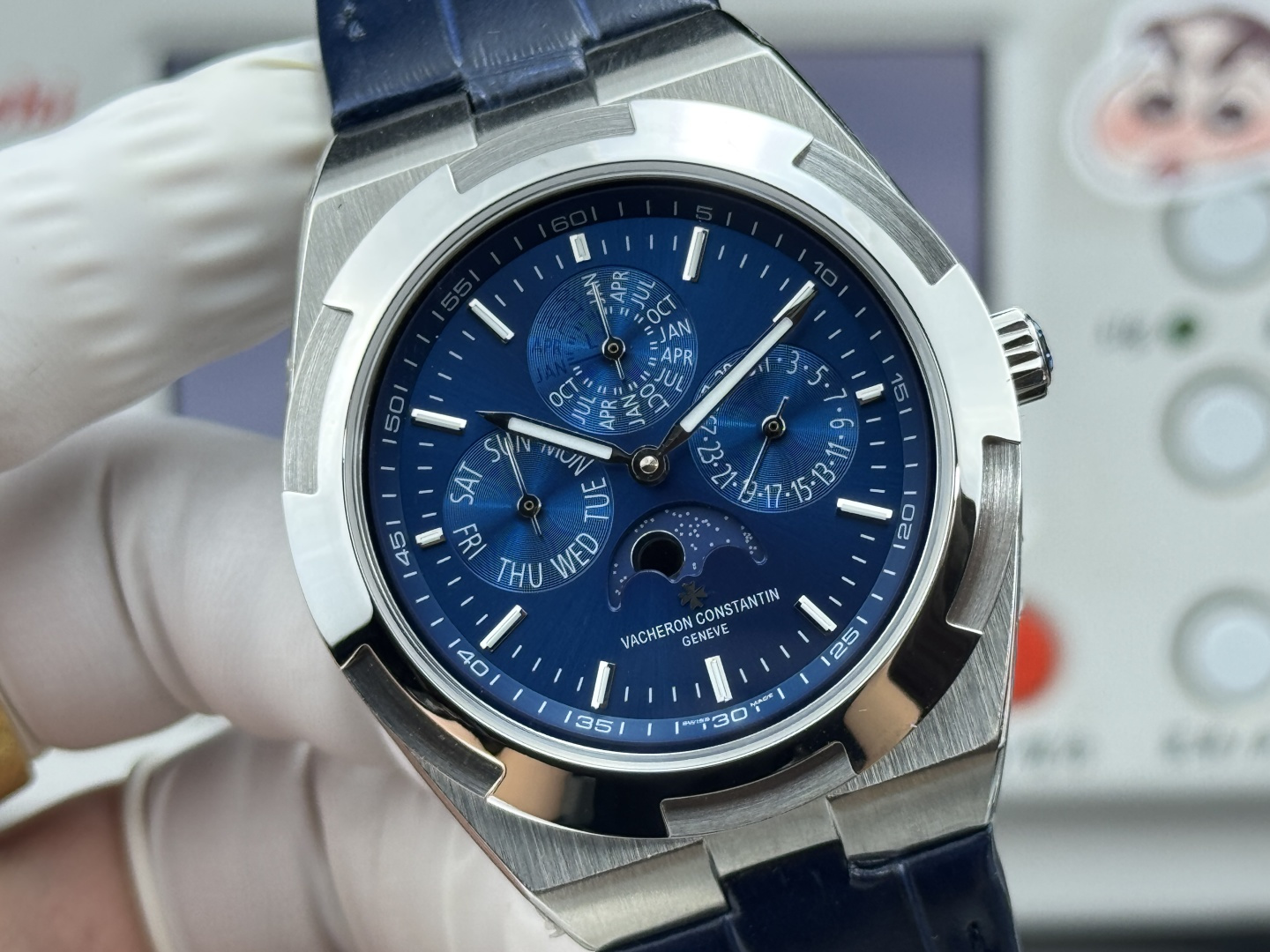 Vacheron Constantin Overseas 41.5mm White / Silver - watch0347 - Image 4