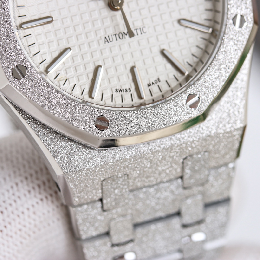 Audemars Piguet Royal Oak White / Gold - watch0401 - Image 4
