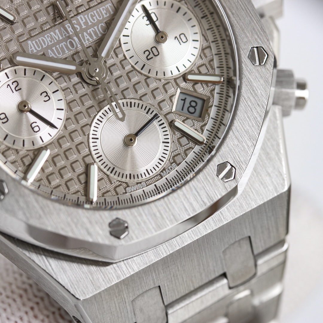 Audemars Piguet Royal Oak 38mm White / Gold - watch0402 - Image 4