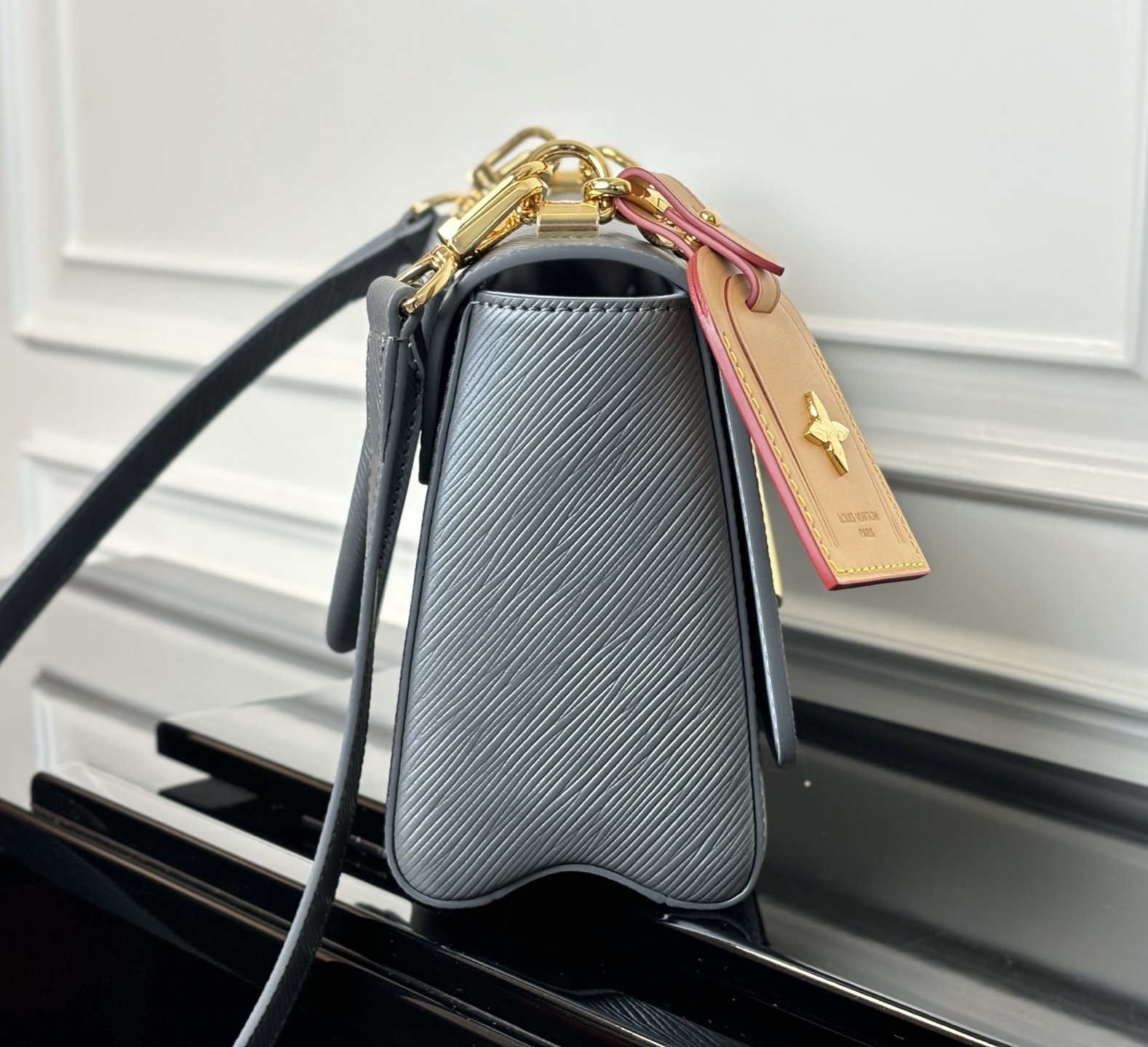 lv0106 Louis Vuitton M14059 Top Handle Bag with Dynamic Code - Image 4