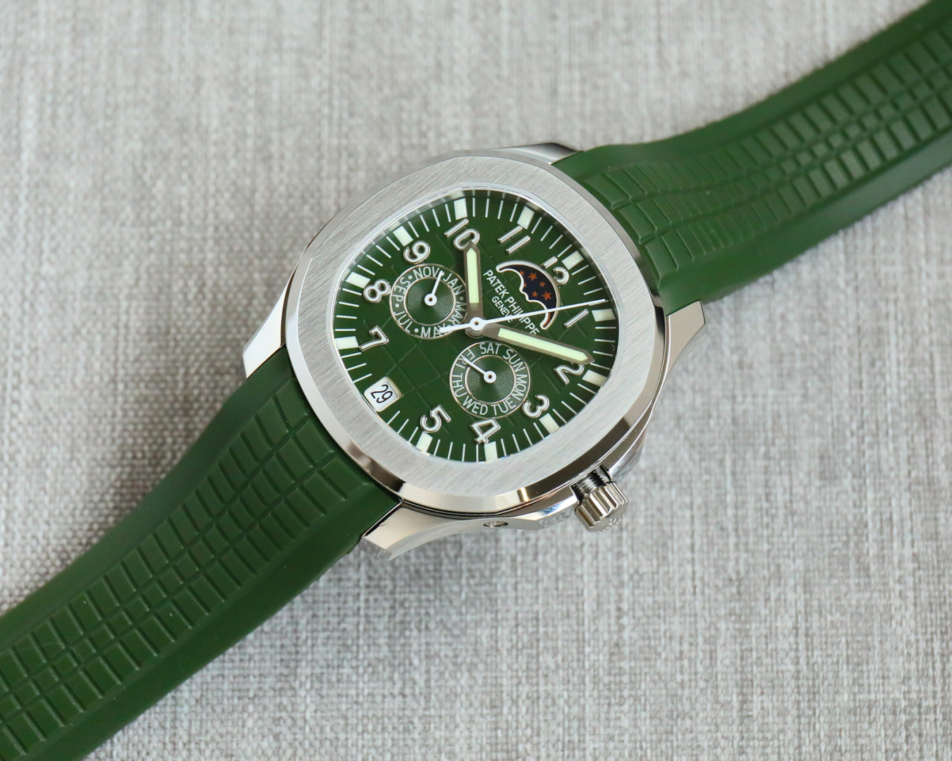 Patek Philippe Aquanaut 39.9mm White / Blue - watch0511 - Image 4