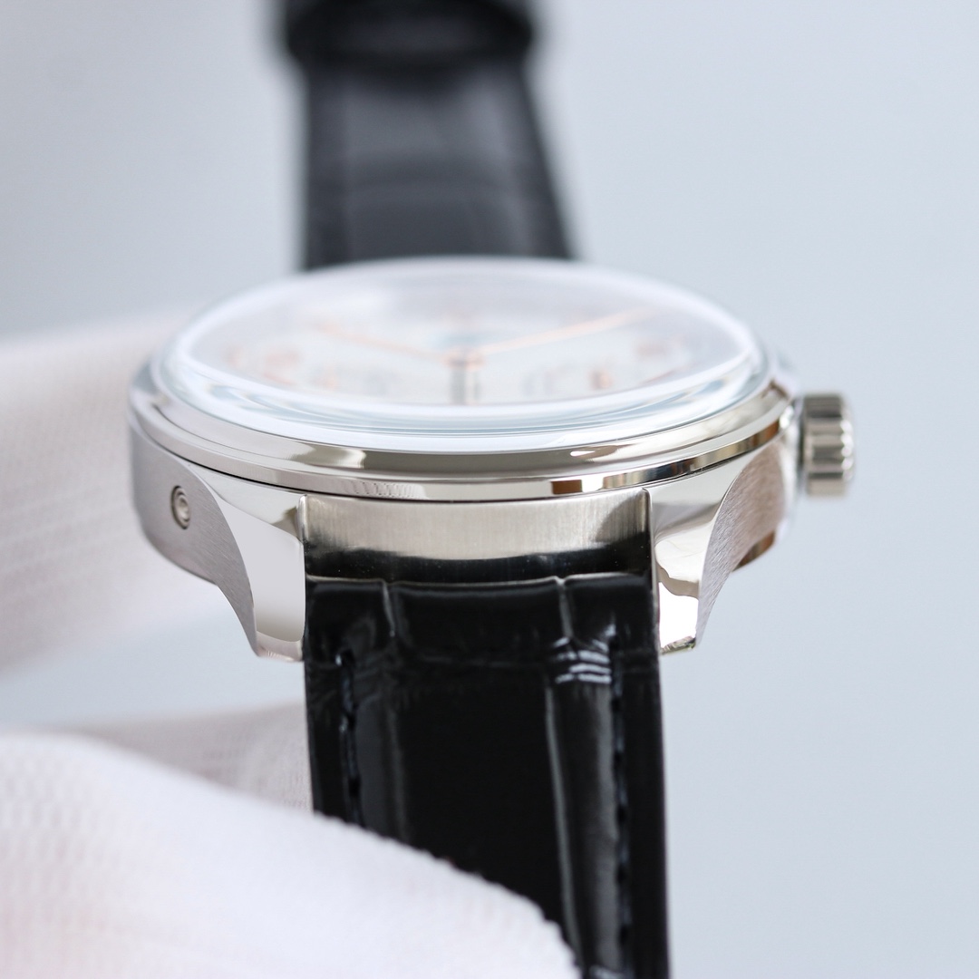 IWC Portugieser 42.2mm White / Rose Gold - watch0528 - Image 4