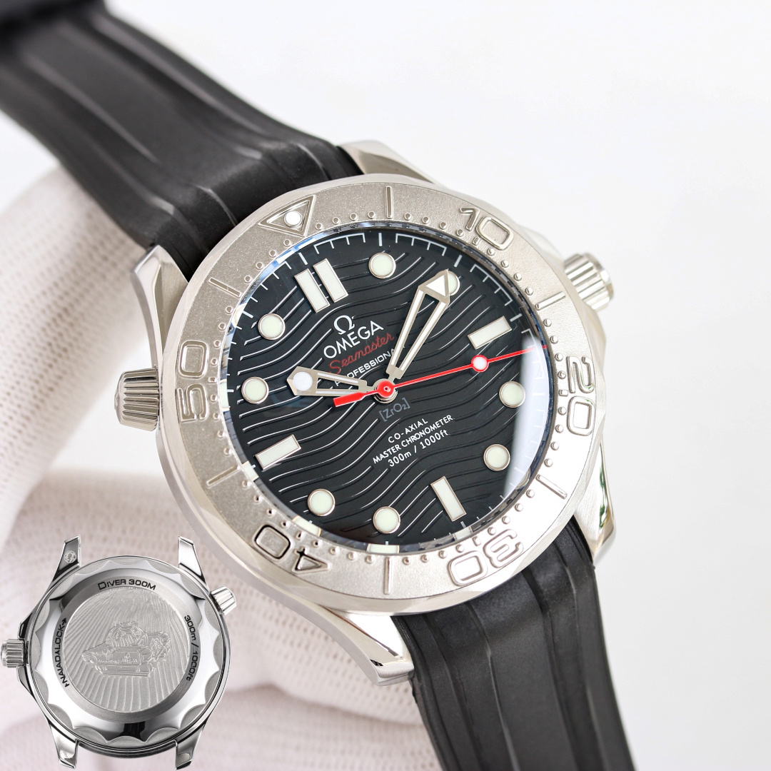 Omega Seamaster 42mm Black / White - watch0625 - Image 4