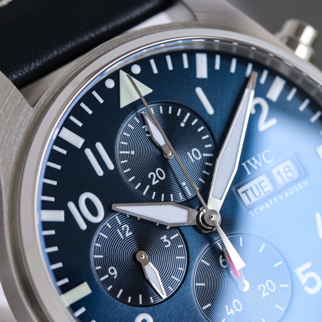 IWC Pilot Blue / Gold - watch0663 - Image 4