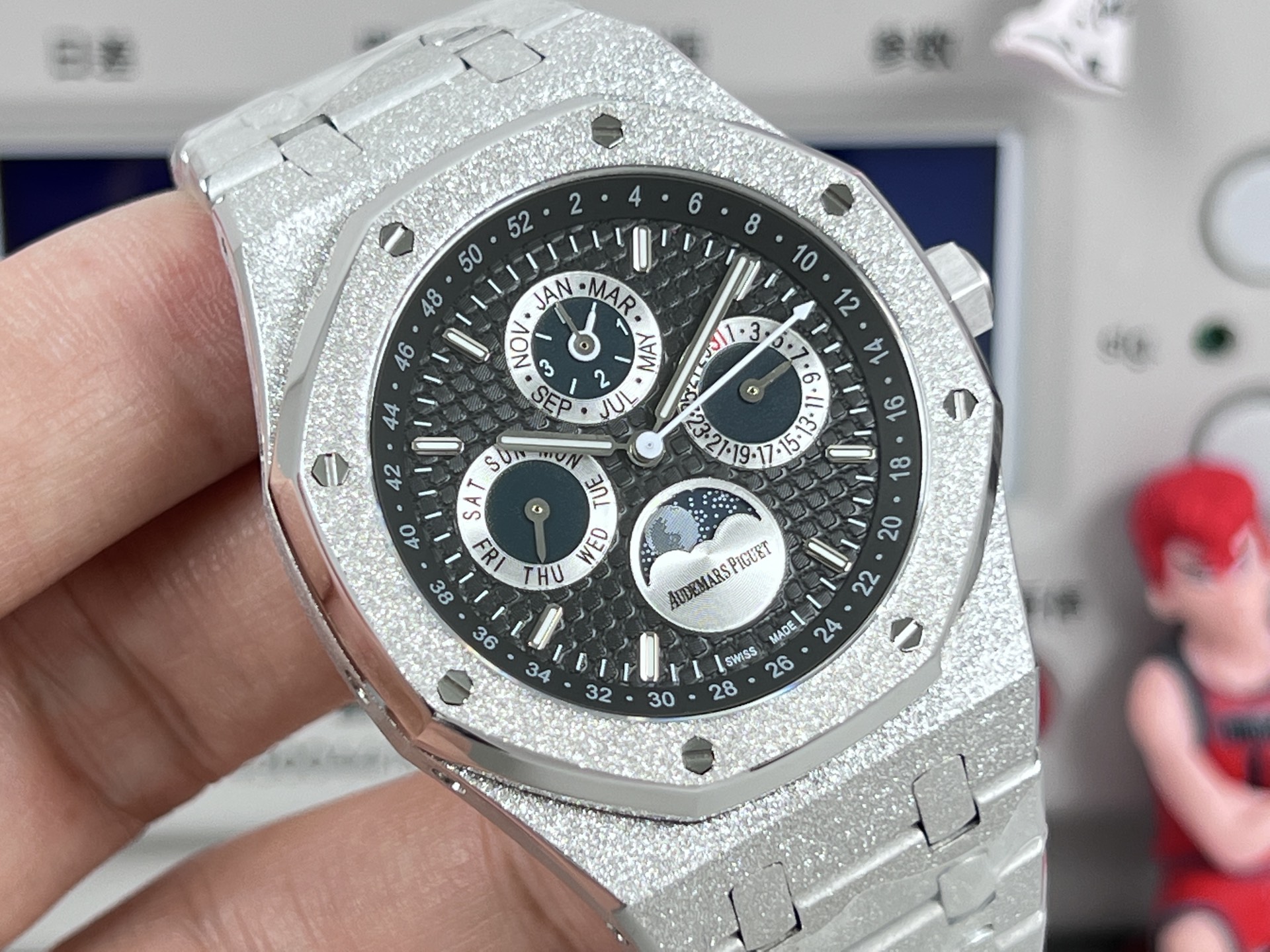 Audemars Piguet Royal Oak 41mm Rose Gold / Silver - watch0690 - Image 4