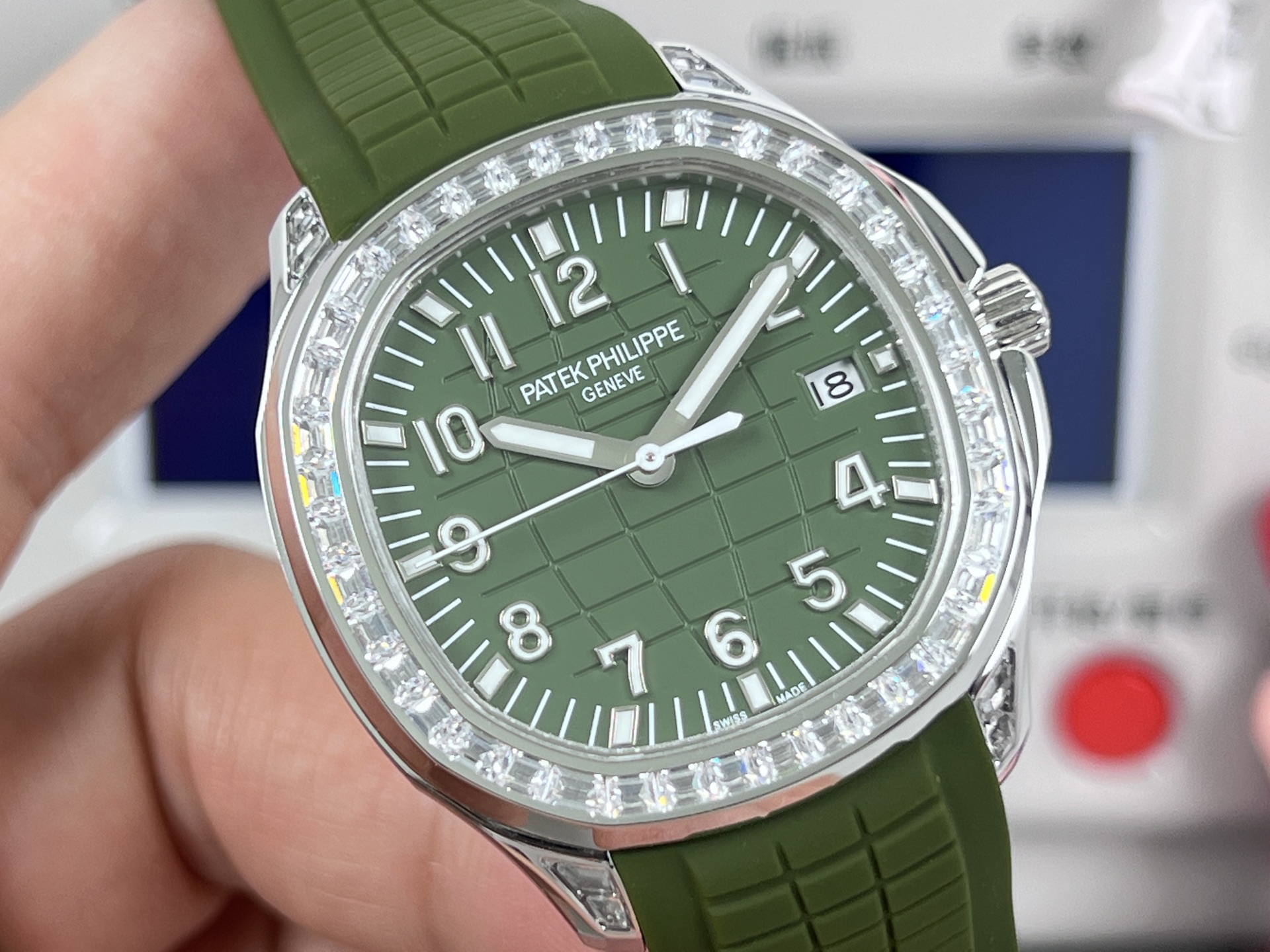 Patek Philippe Aquanaut 38.8mm White / Silver - watch0693 - Image 4