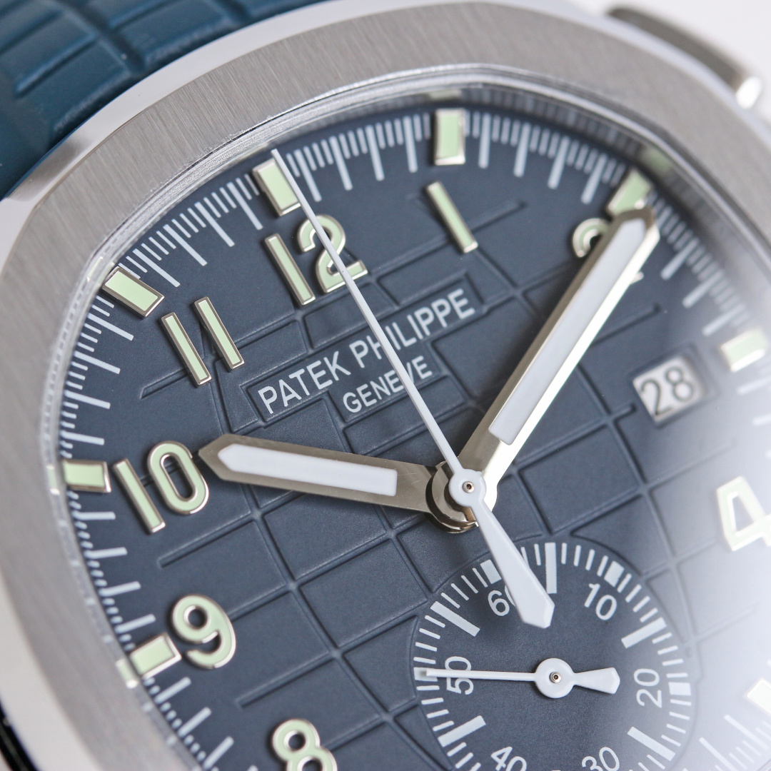 Patek Philippe Aquanaut 42.2mm Rose Gold - watch0757 - Image 4