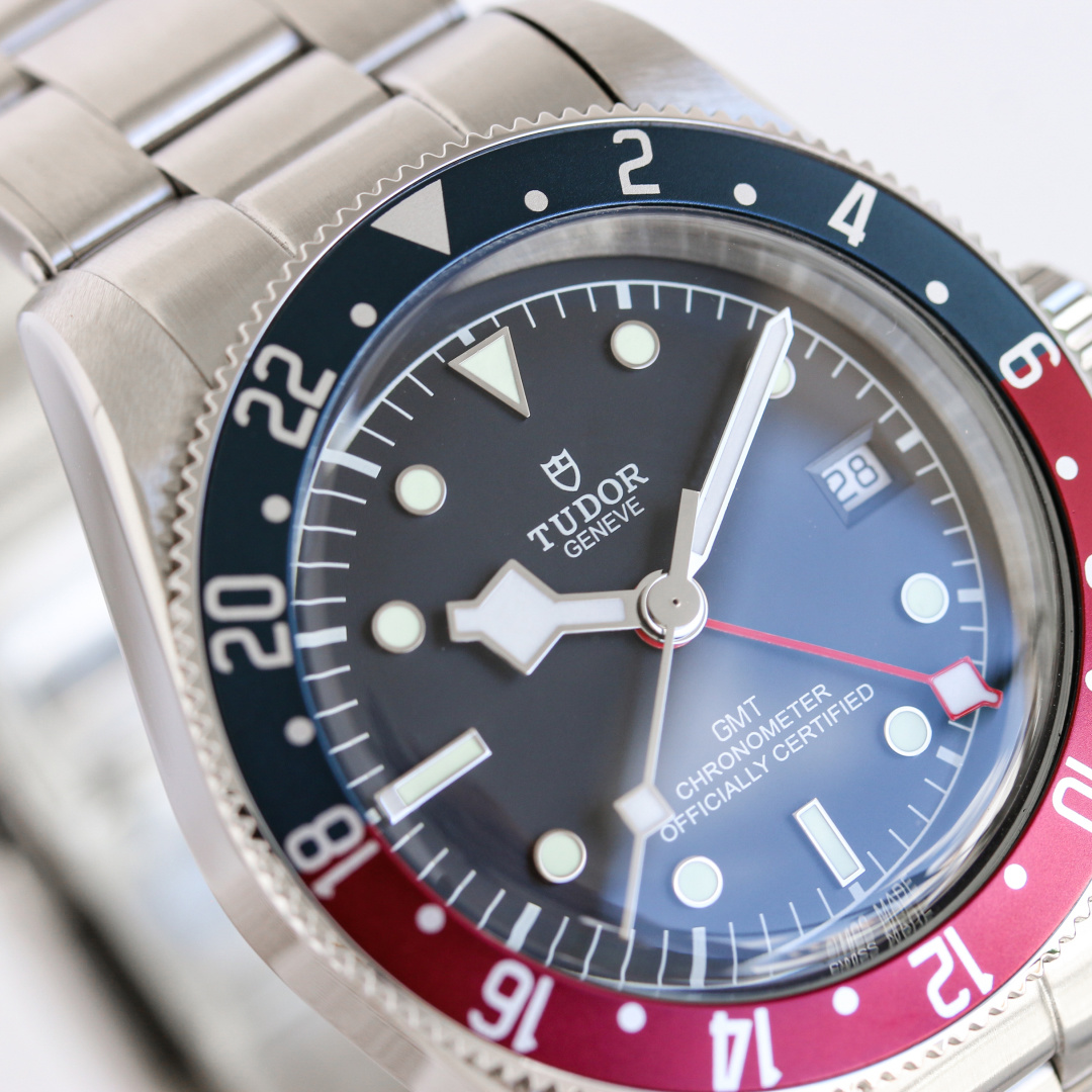 Rolex GMT-Master 41mm White / Gold - watch0769 - Image 4