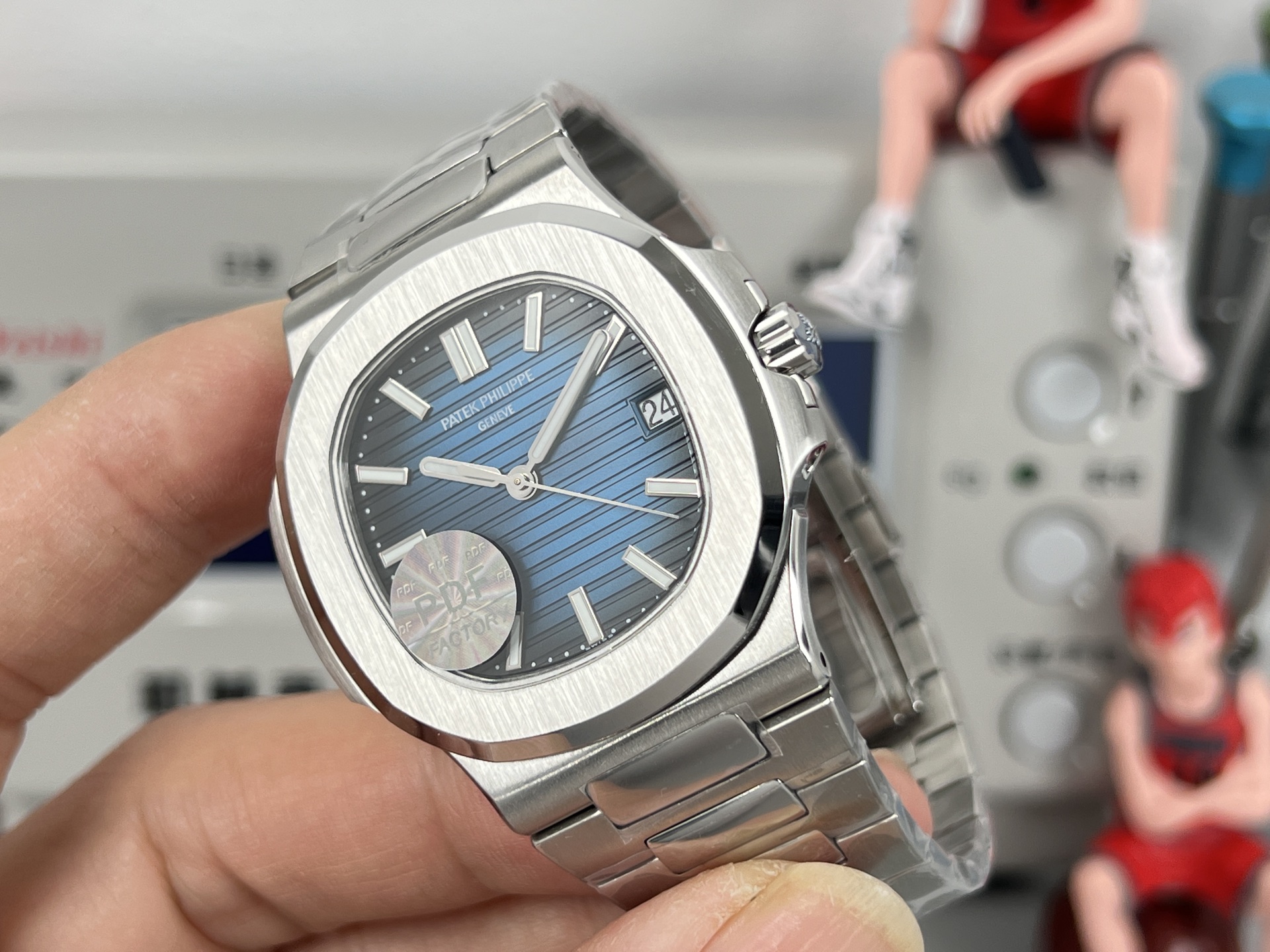 Patek Philippe Nautilus 40mm Blue / Silver - watch0779 - Image 4