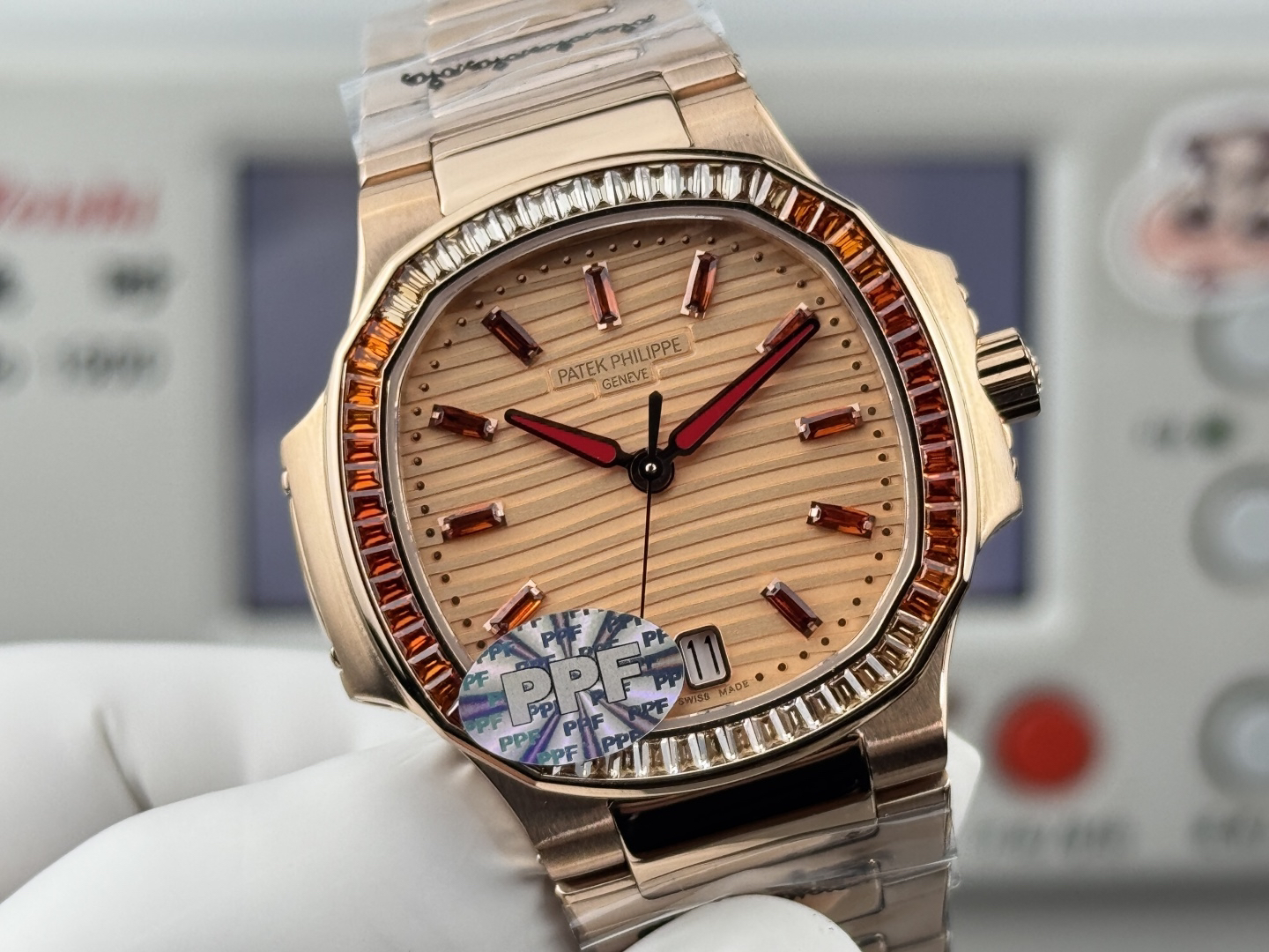 Patek Philippe Nautilus 35.2mm Rose Gold - watch0789 - Image 4
