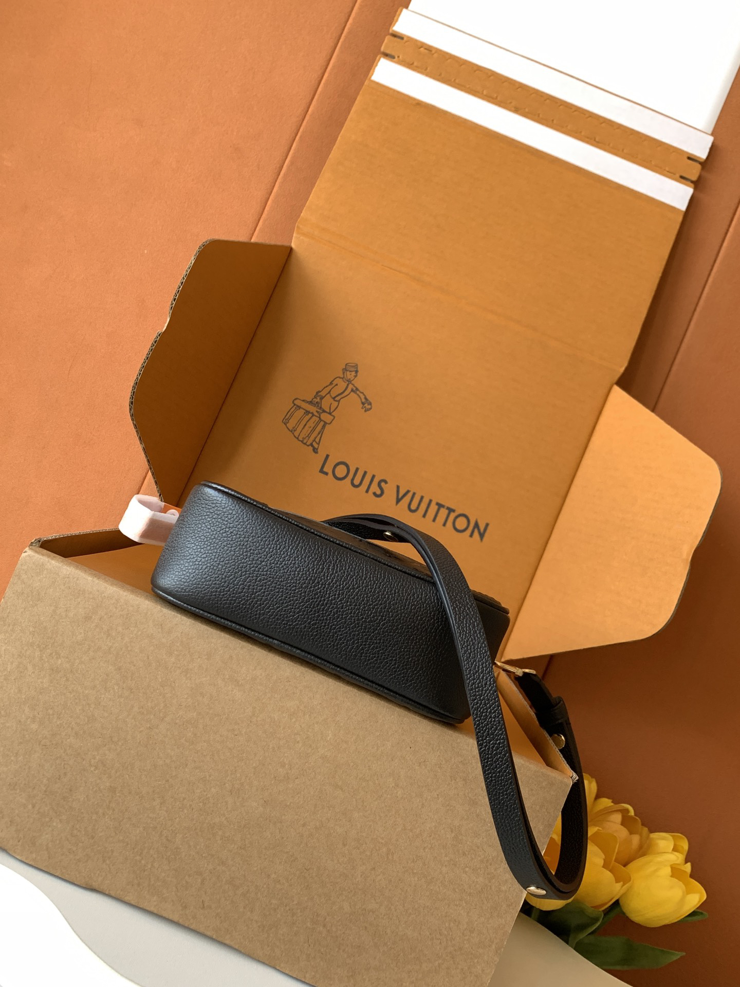 lv0144 Louis Vuitton M26509 Top Handle Bag - Image 4