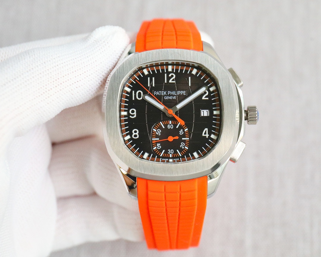 Patek Philippe Aquanaut 42.2mm White / Gold - watch0976 - Image 4