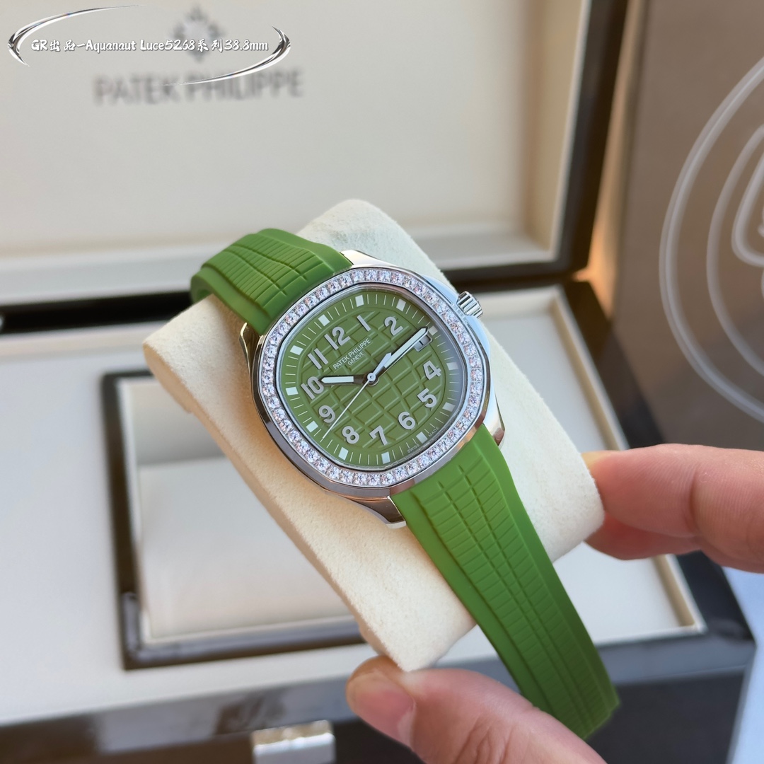 Patek Philippe Aquanaut 38.8mm White / Gold - watch1215 - Image 4