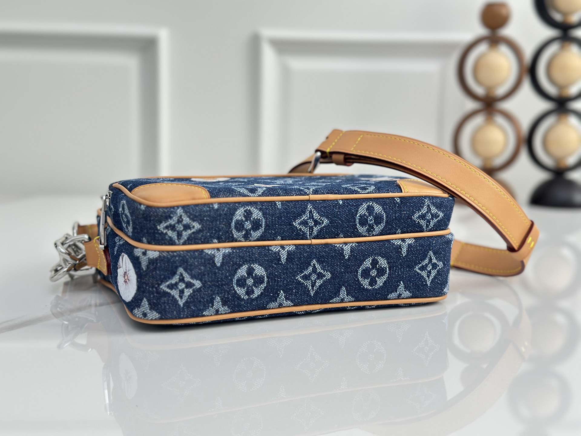 lv0183 Louis Vuitton M27553 Top Handle Bag - Image 4