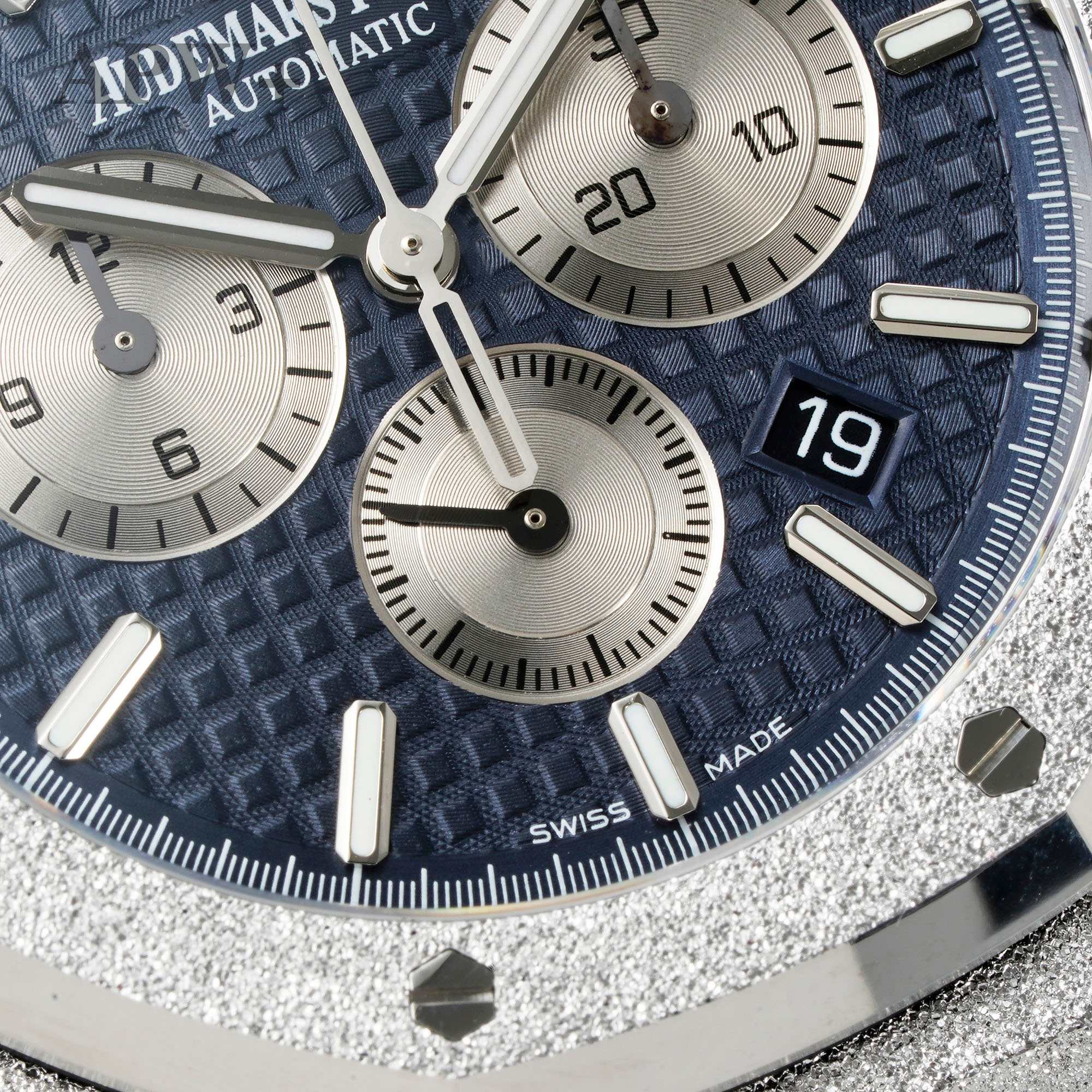 Audemars Piguet Royal Oak 41mm White / Gold - watch1261 - Image 4