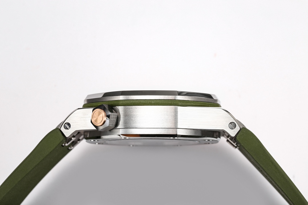Audemars Piguet Royal Oak 42mm Black / Silver - watch1292 - Image 4