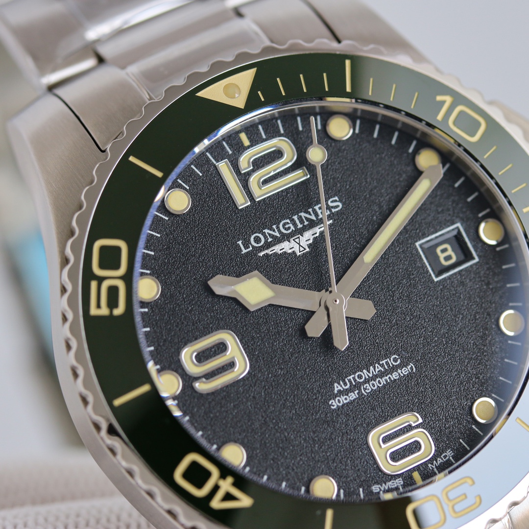 Longines Conquest Green / Gold - watch1308 - Image 4