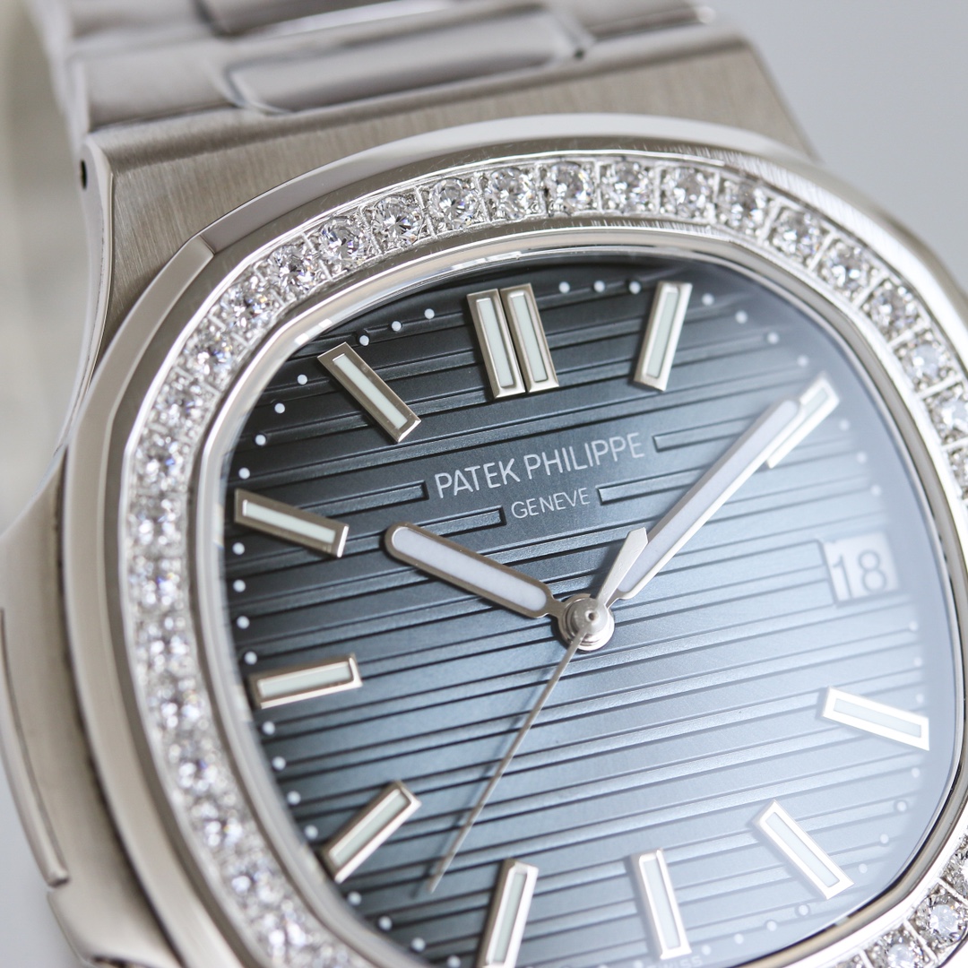 Patek Philippe Nautilus 40mm Silver - watch1336 - Image 4