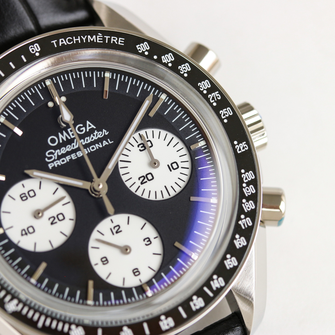 Omega Speedmaster 42mm Black / White - watch1396 - Image 4