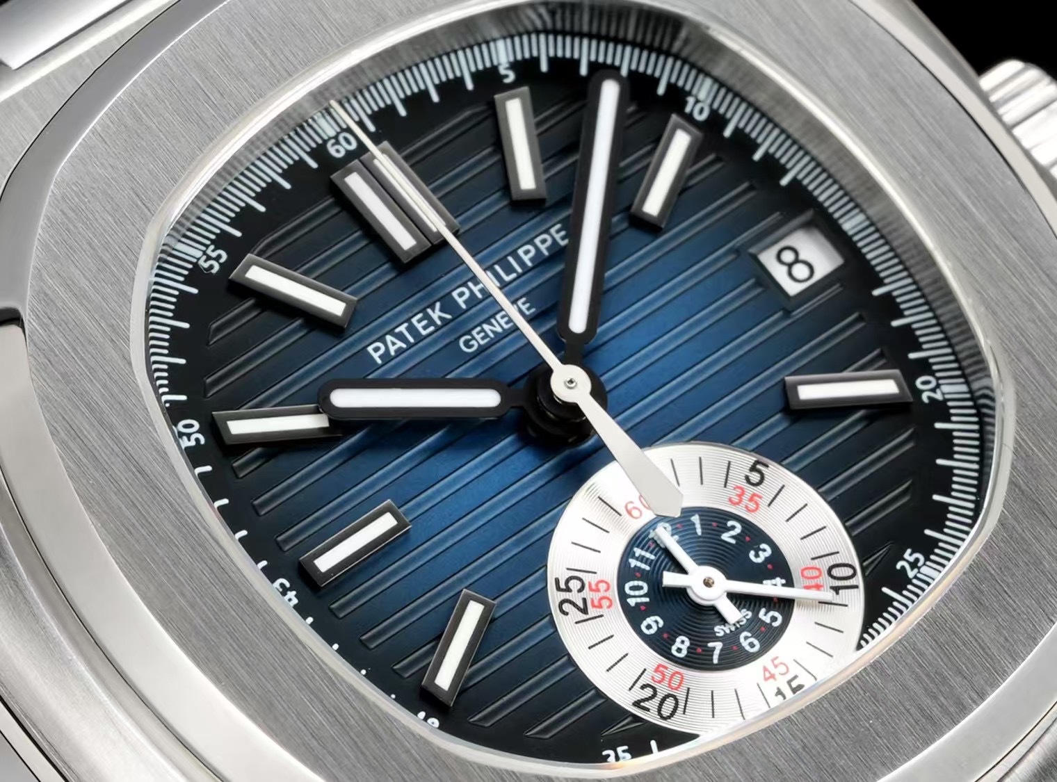 Patek Philippe Nautilus 40.5mm - watch1655 - Image 4