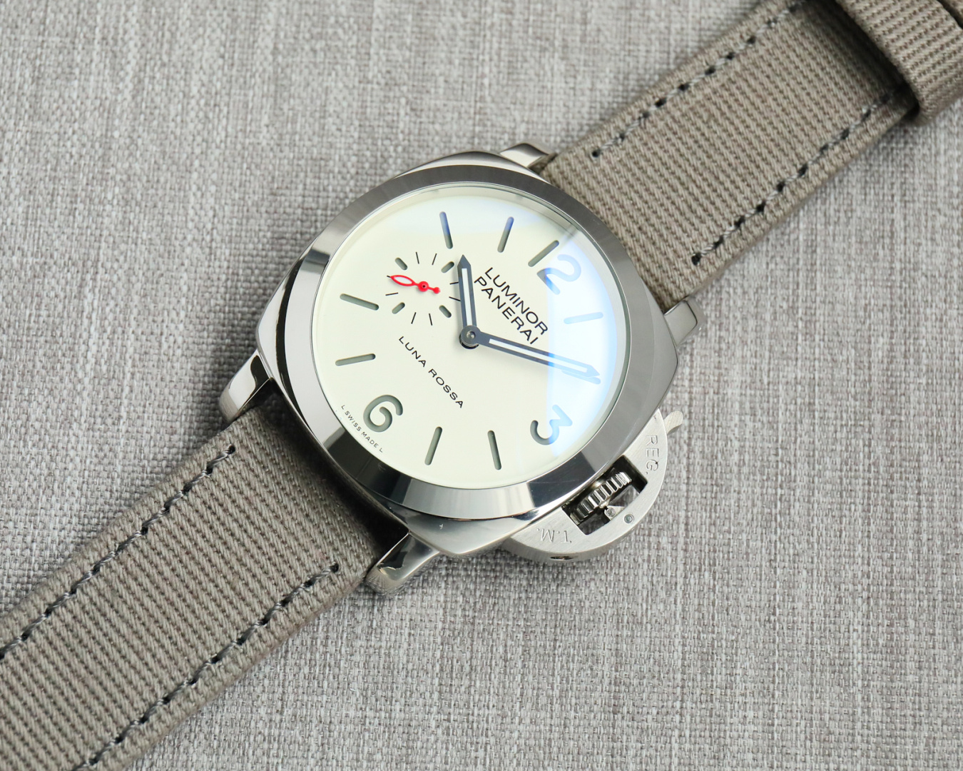 Classic Watch 44mm Black / White - watch1782 - Image 4