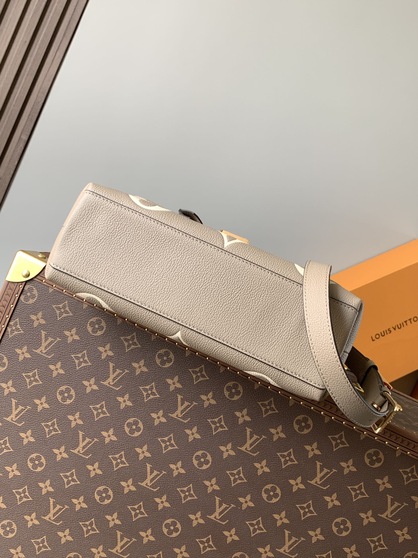 lv0362 Louis Vuitton M46041 Top Handle Bag Medium Large with Dynamic Code - Image 4
