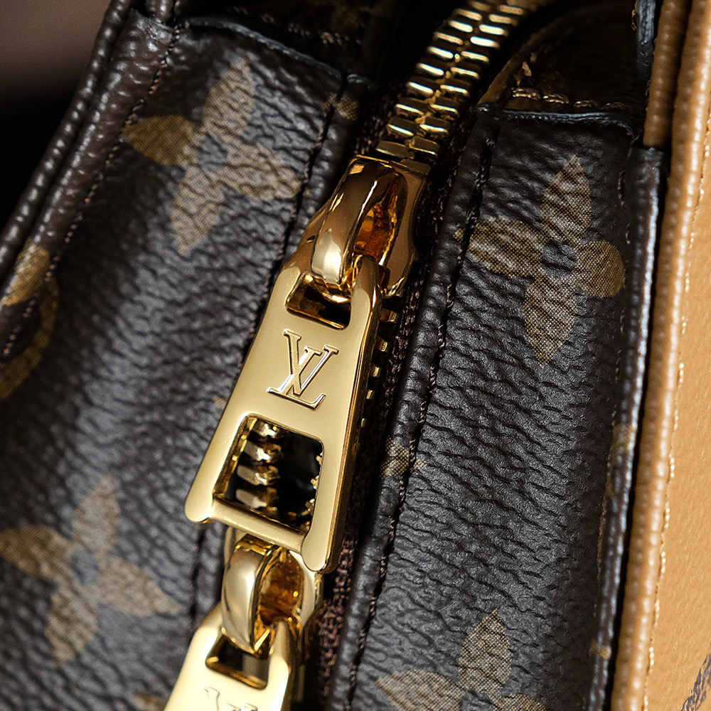 lv0069 Louis Vuitton ONTHNGO EAST WE Tote Bag with Dynamic Code - Image 5