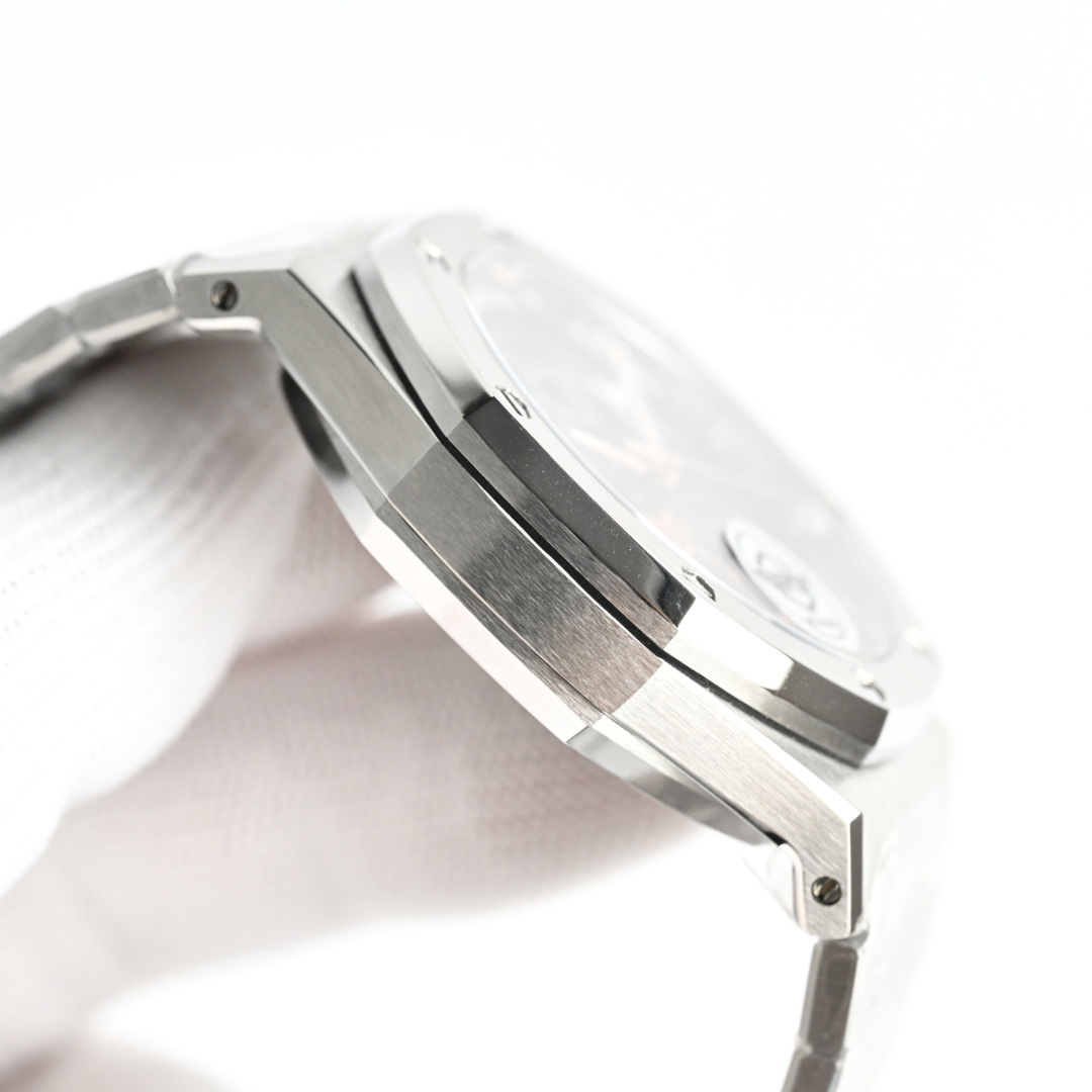 Audemars Piguet Royal Oak 41mm White / Gold - watch0165 - Image 5