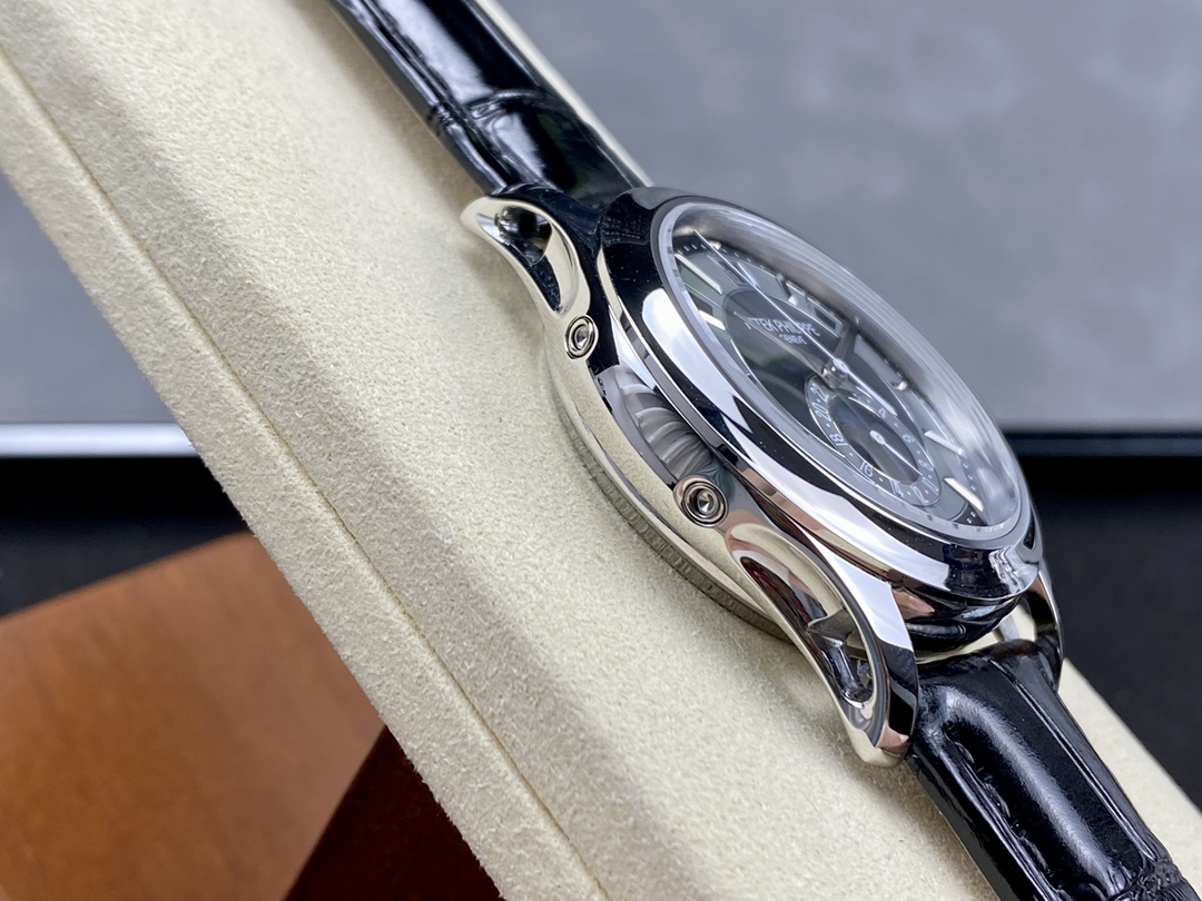 Patek Philippe Nautilus White / Gold - watch0336 - Image 5