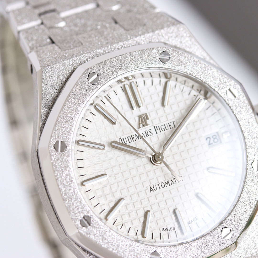 Audemars Piguet Royal Oak White / Gold - watch0401 - Image 5
