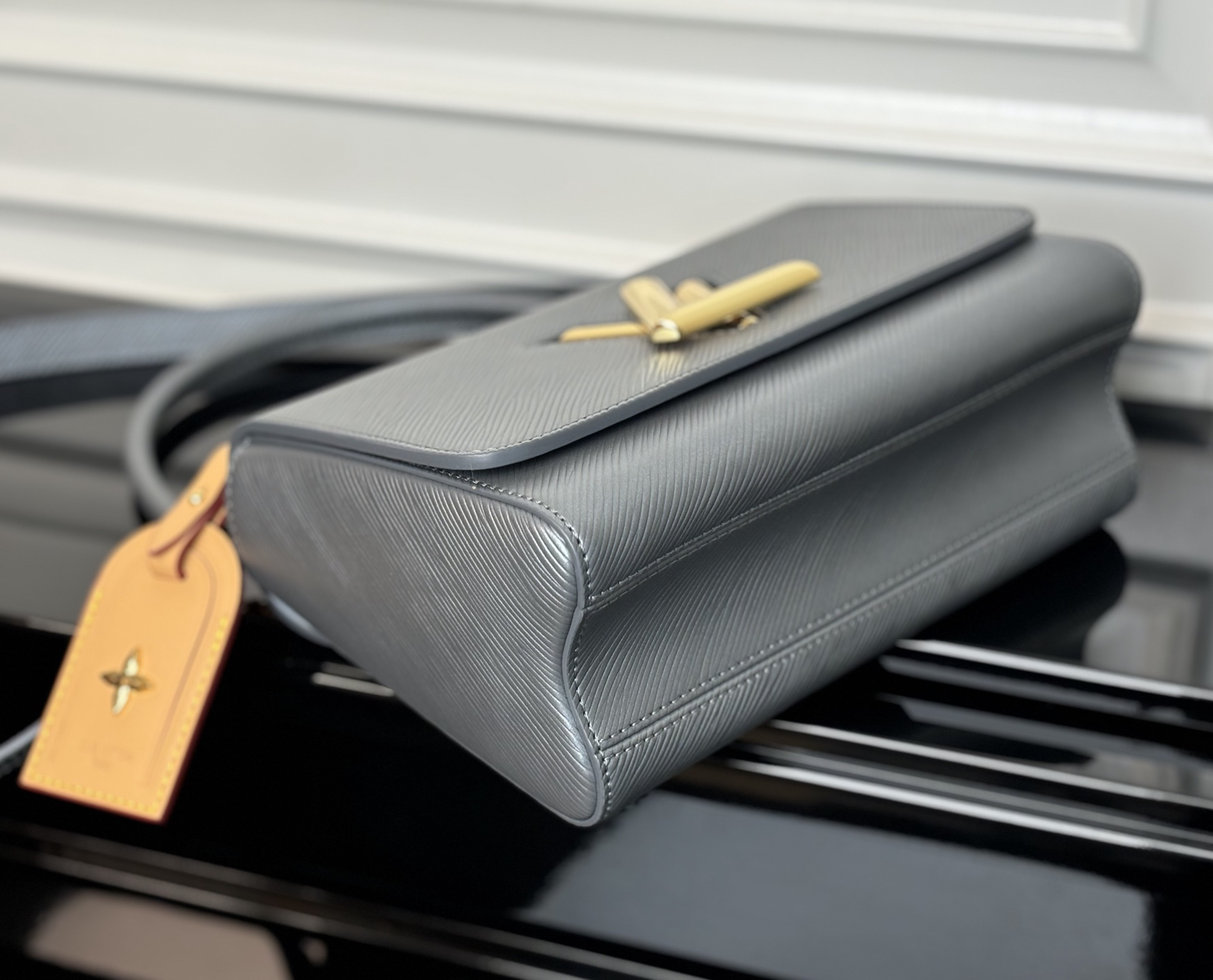 lv0106 Louis Vuitton M14059 Top Handle Bag with Dynamic Code - Image 5