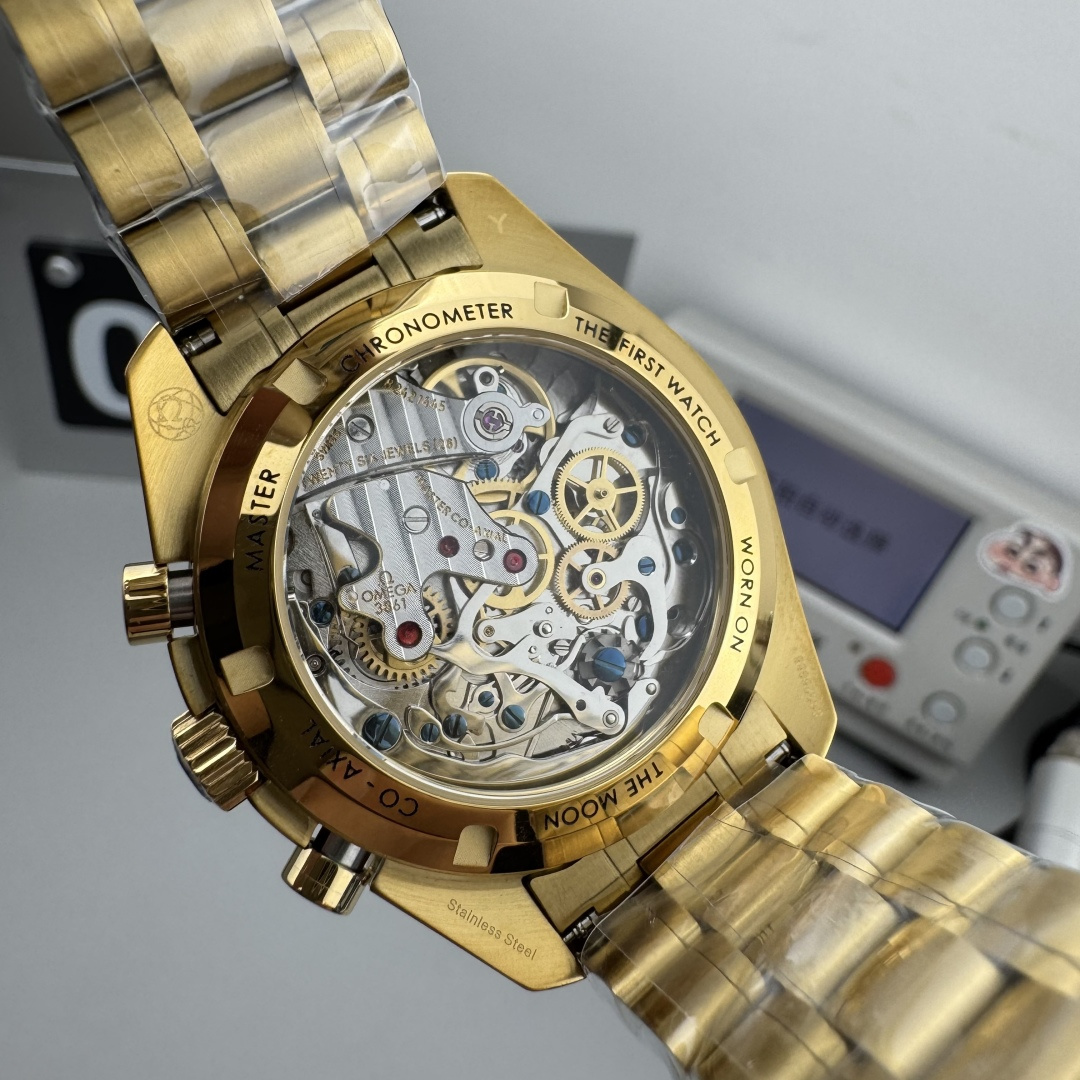 Omega Speedmaster 42mm White / Gold - watch0459 - Image 5