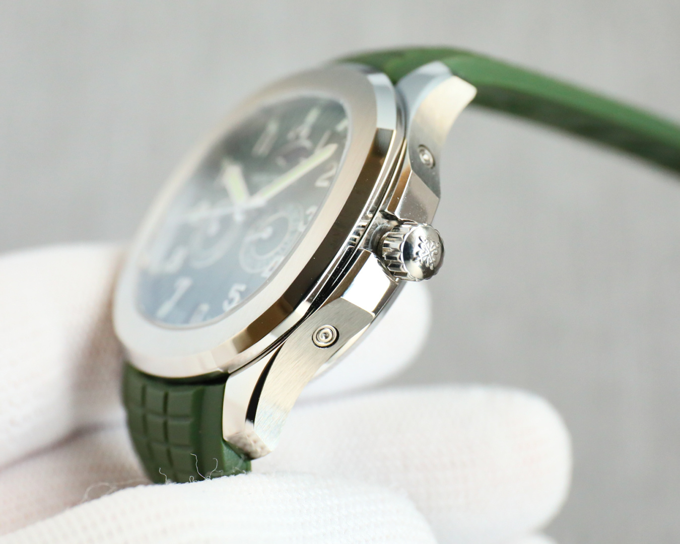 Patek Philippe Aquanaut 39.9mm White / Blue - watch0511 - Image 5