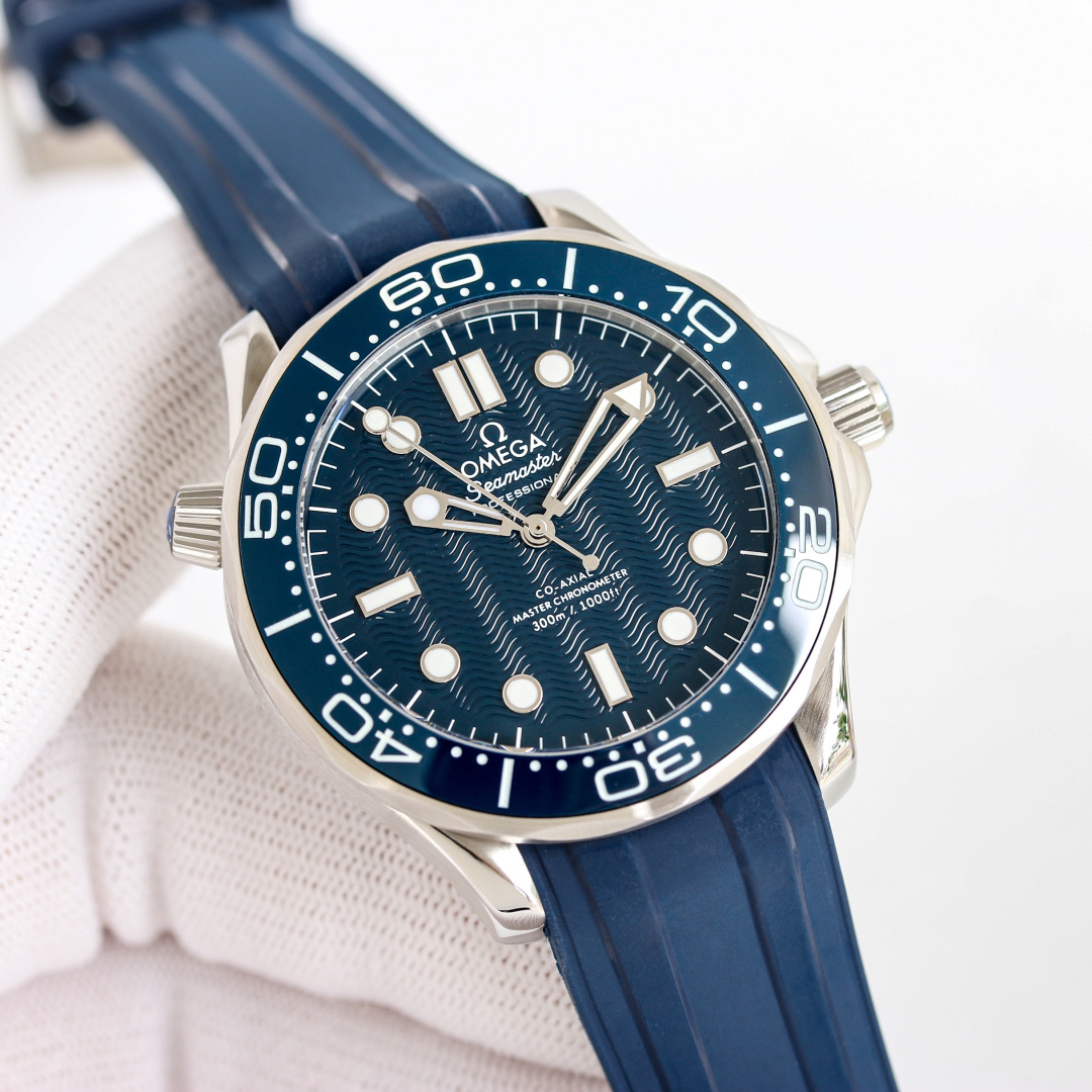 Omega Seamaster 42mm Black / White - watch0625 - Image 5