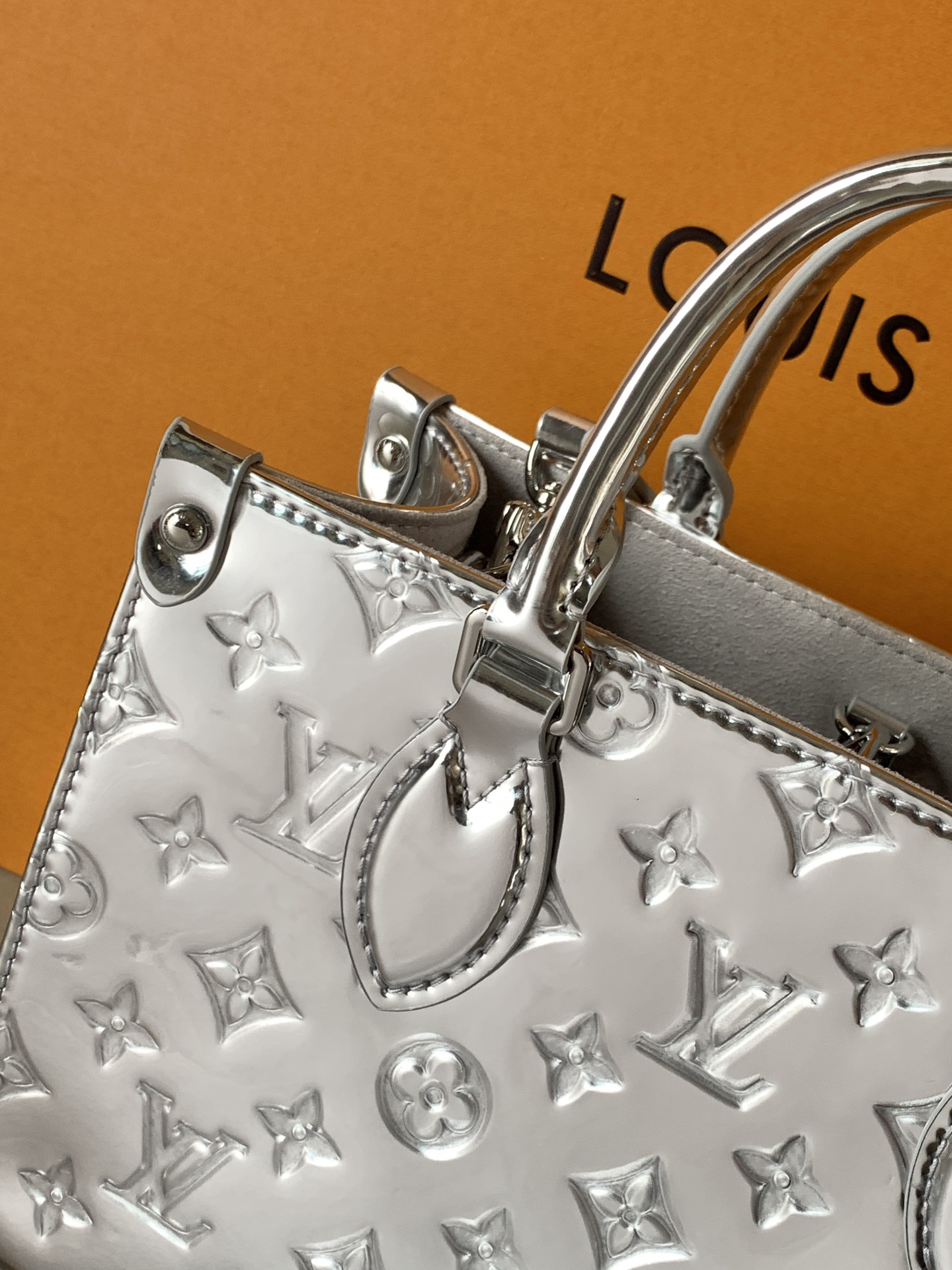 lv0128 Louis Vuitton M26373 OnT Wallet Small with Dynamic Code - Image 5