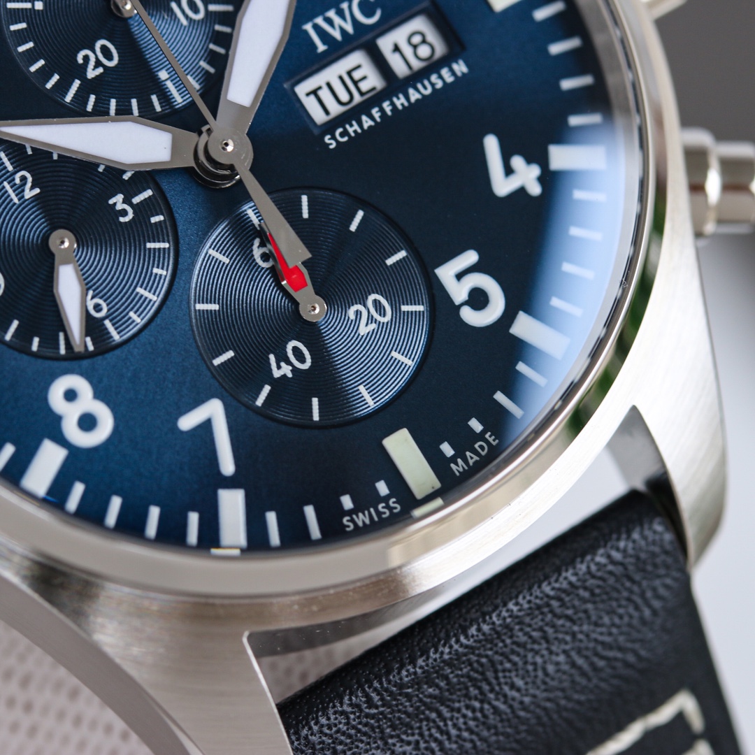 IWC Pilot Blue / Gold - watch0663 - Image 5