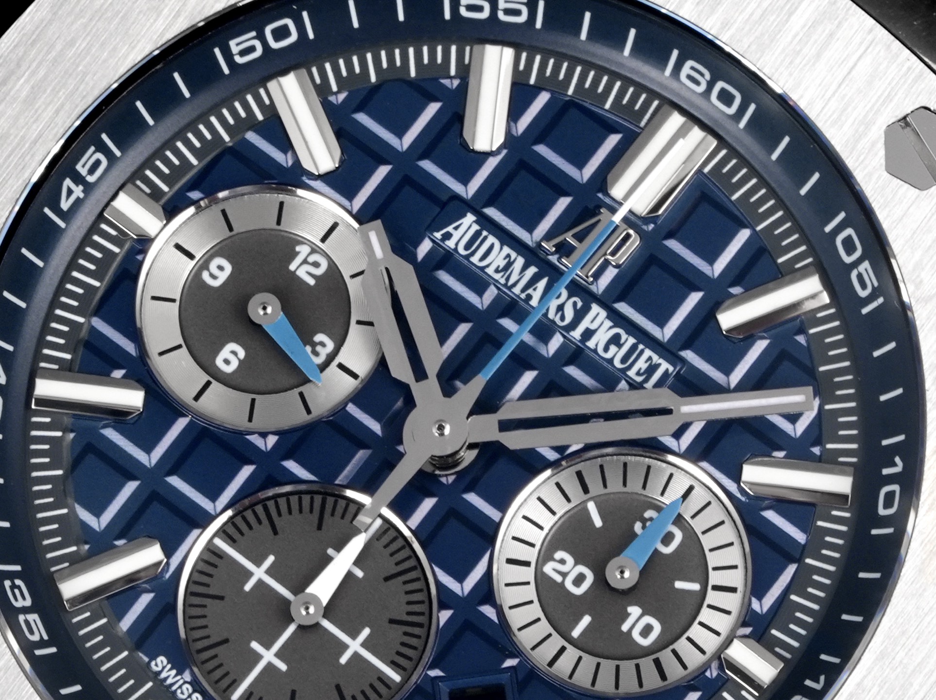 Audemars Piguet Royal Oak 44mm Black / Silver - watch0697 - Image 5