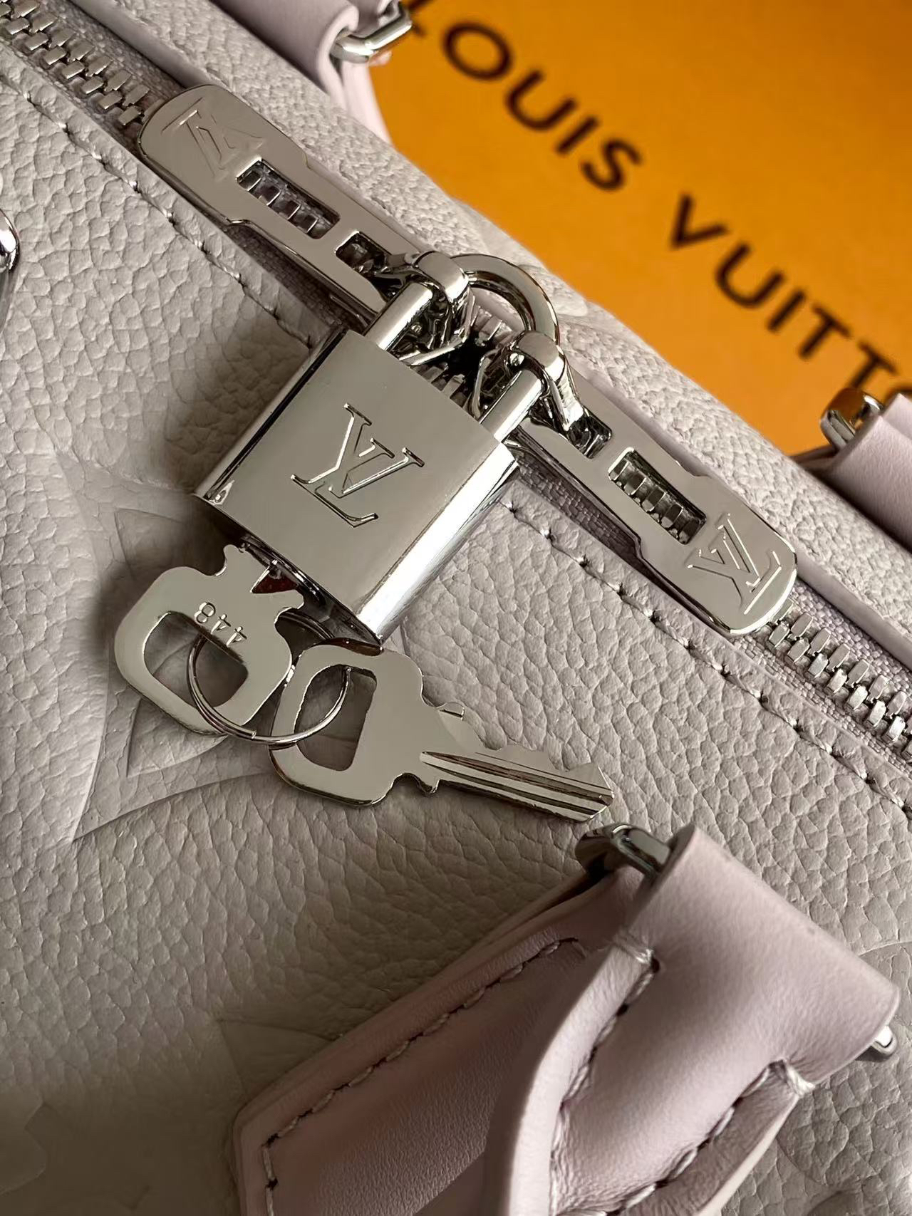 lv0159 Louis Vuitton M58953 M28343 Sp Top Handle Bag with Dynamic Code - Image 5