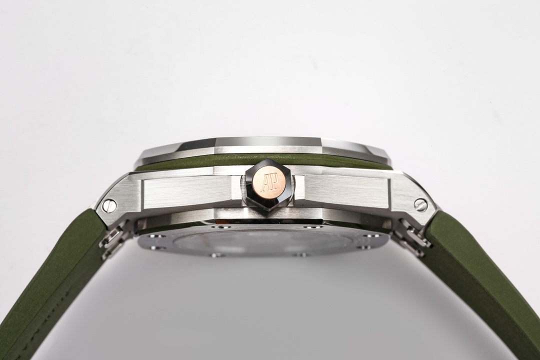 Audemars Piguet Royal Oak 42mm Black / Silver - watch1292 - Image 5