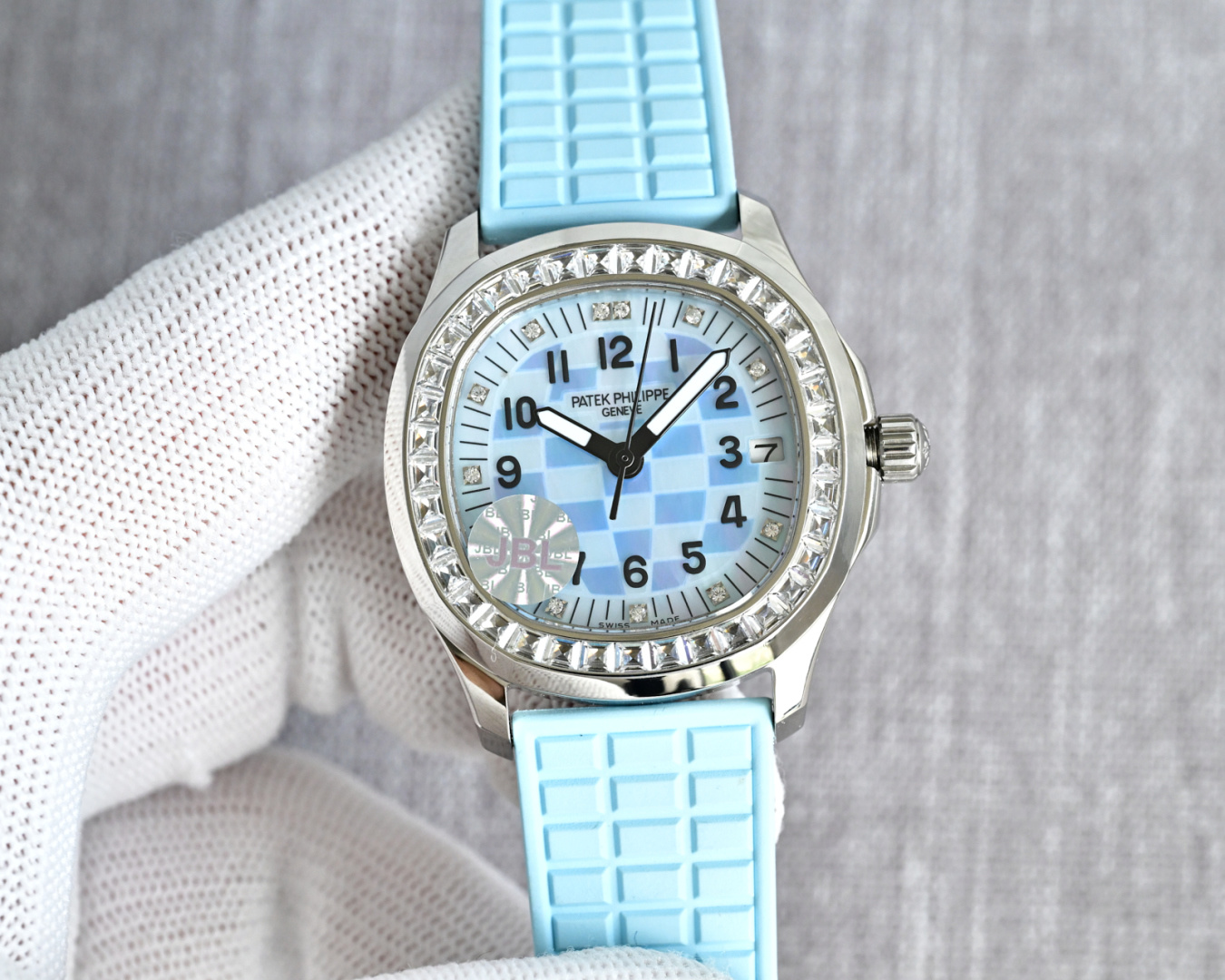 Patek Philippe Aquanaut 35.6mm White / Gold - watch1295 - Image 5